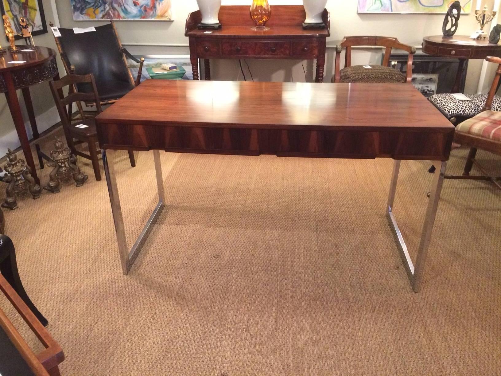 Sleek Milo Baughman Style Writing Desk In Excellent Condition In Hopewell, NJ