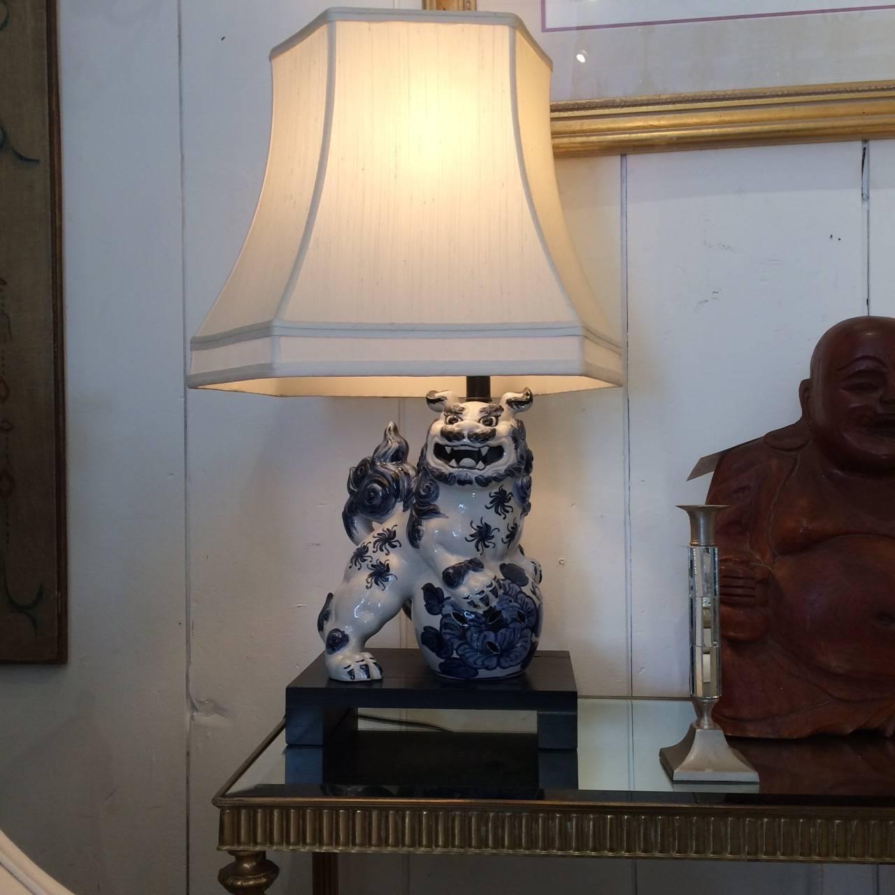 Pair of Blue and White Foo Dog Lamps In Good Condition In Hopewell, NJ