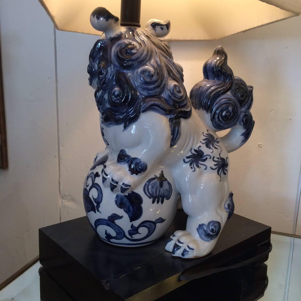 Mid-20th Century Pair of Blue and White Foo Dog Lamps