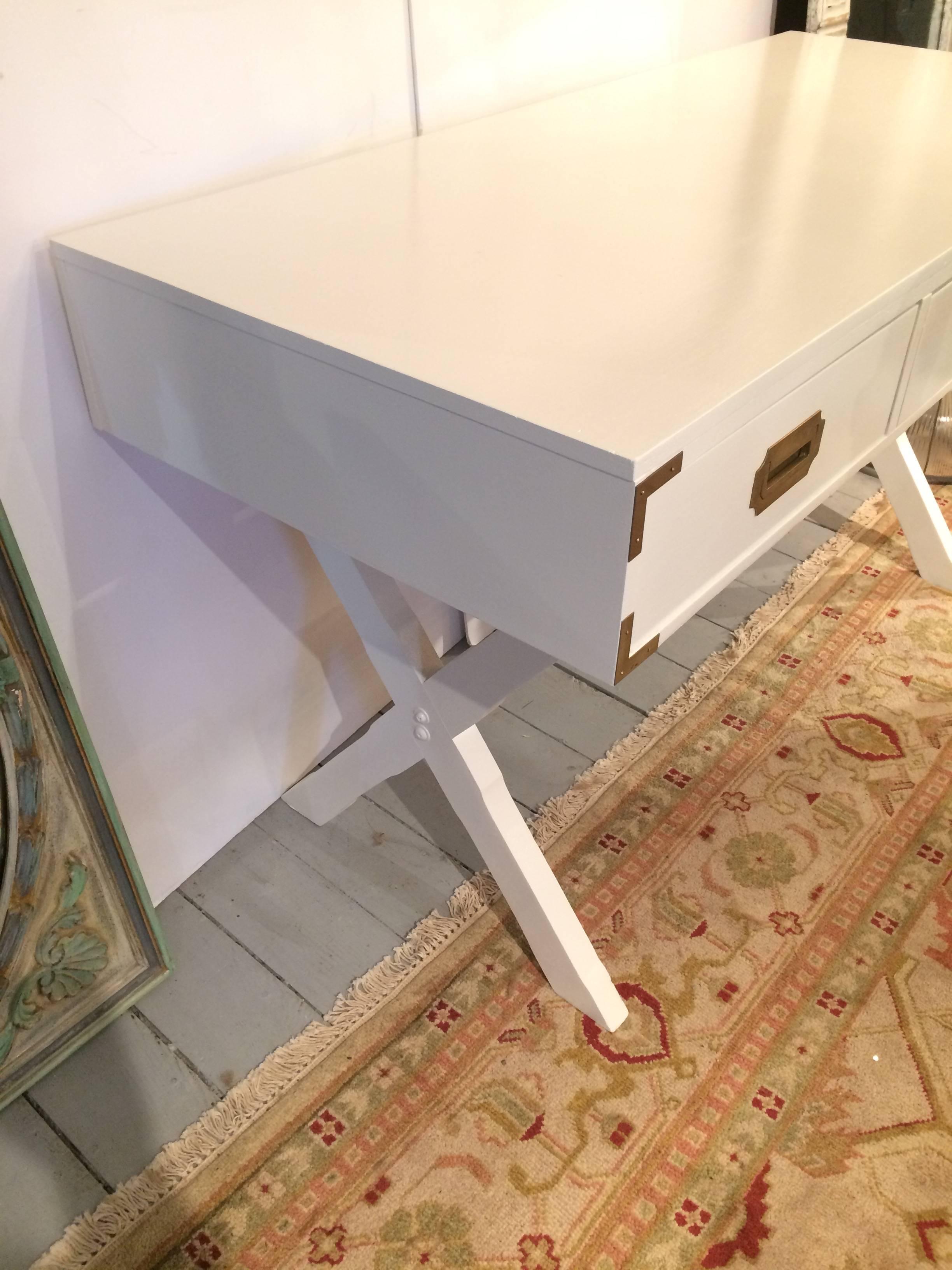 Sophisticated Glossy White Campaign Style Desk In Excellent Condition In Hopewell, NJ