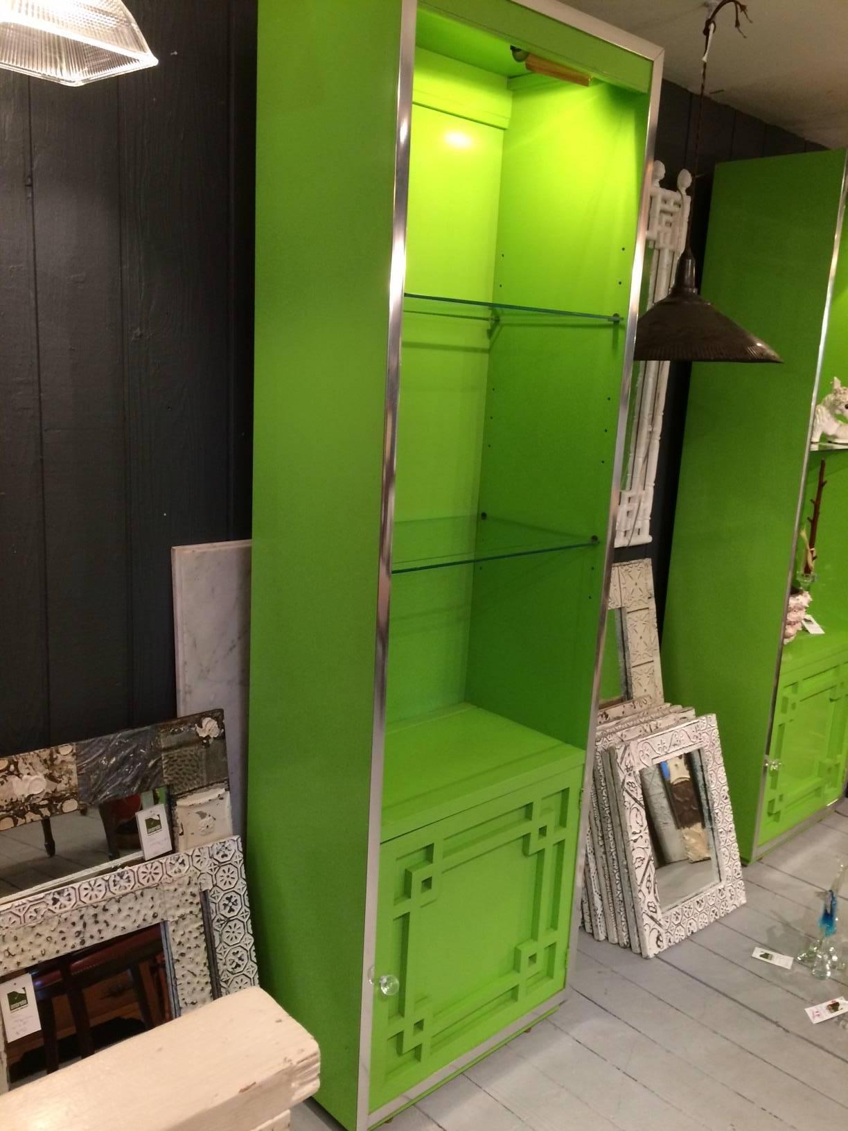 Pair of Bright Green Thomasville Mid-Century Modern Cabinet Shelves In Excellent Condition In Hopewell, NJ
