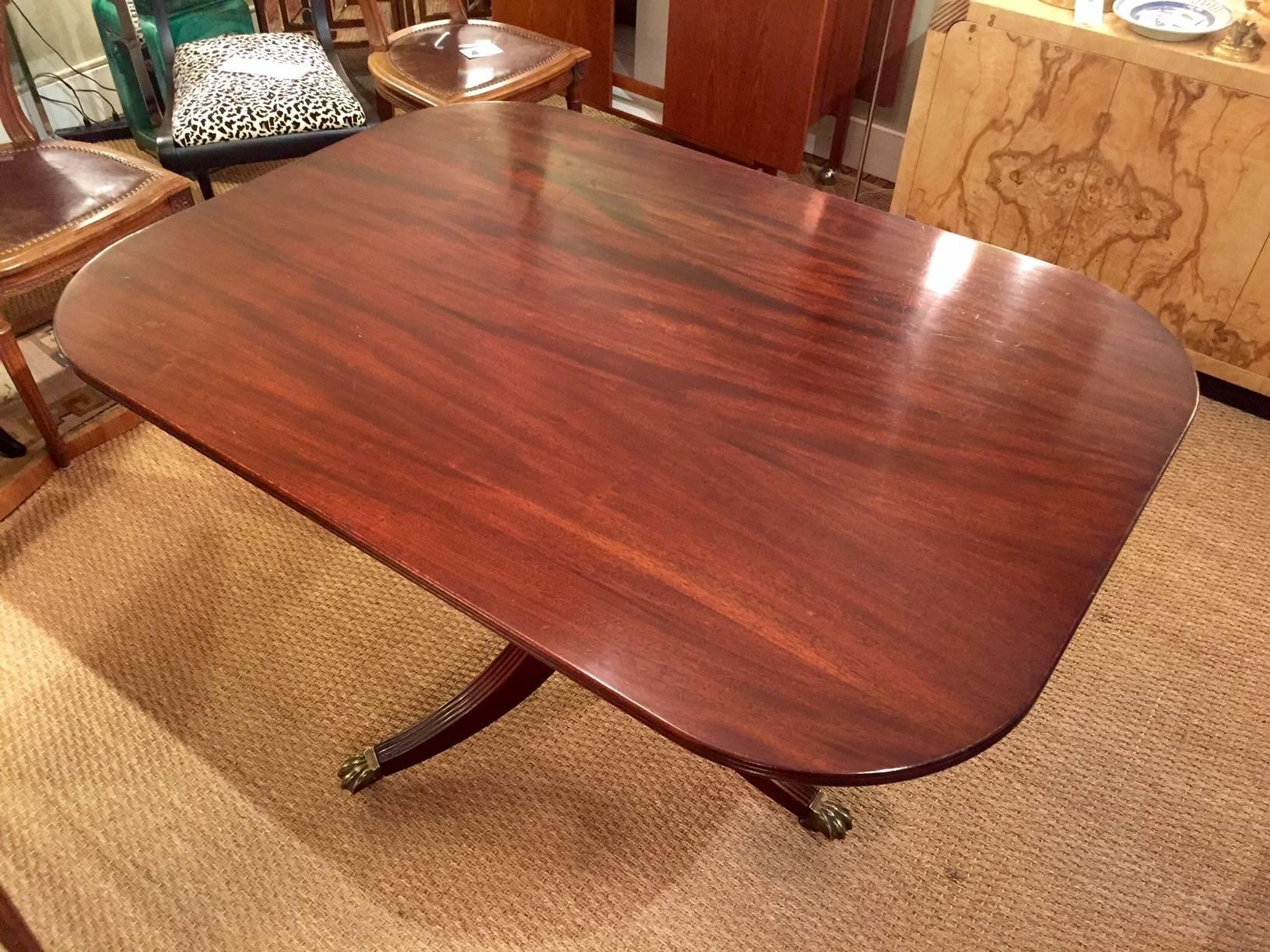 English Regency Mahogany Tilt-Top Breakfast Table In Excellent Condition In Hopewell, NJ