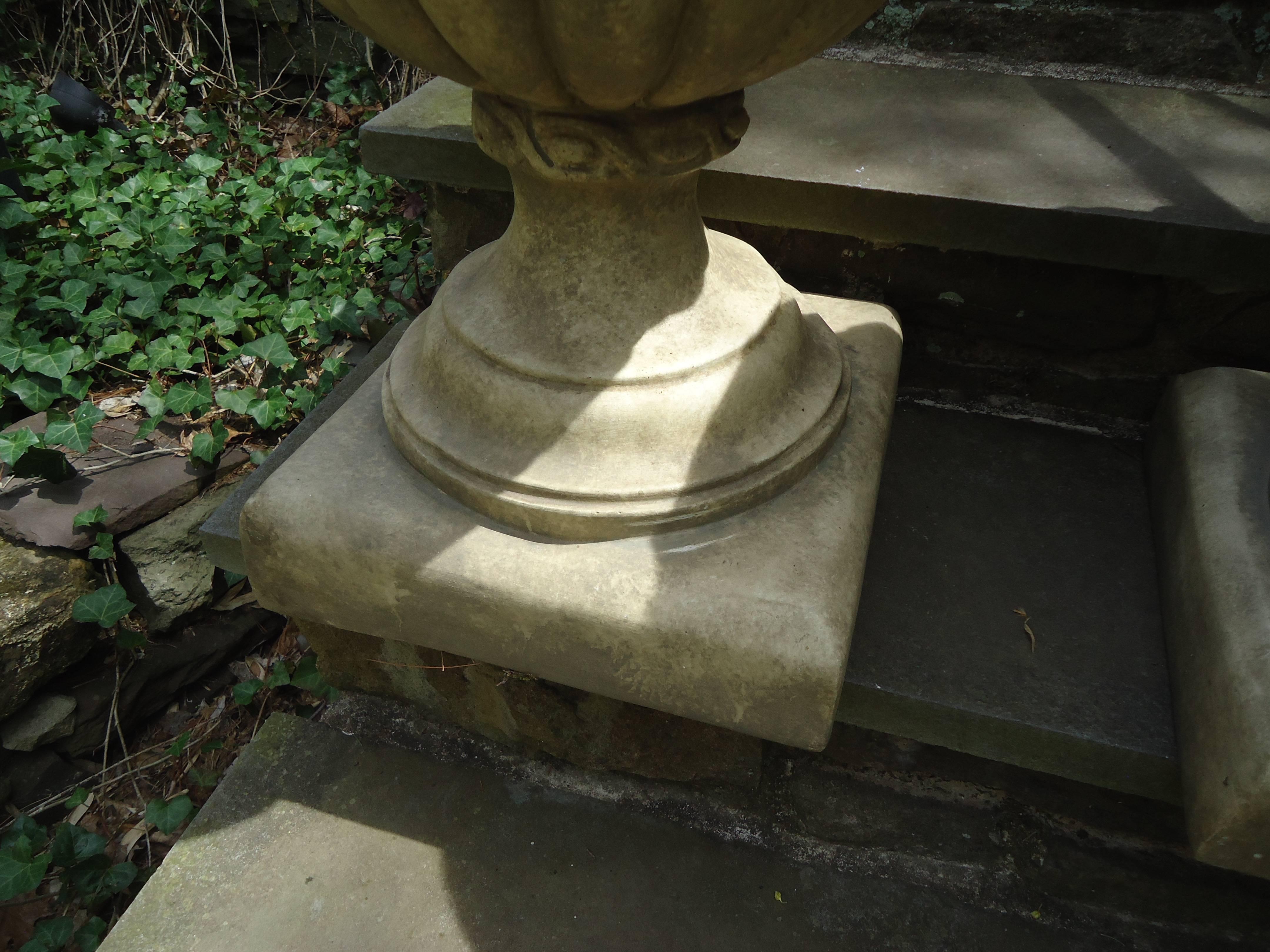 urns with lids