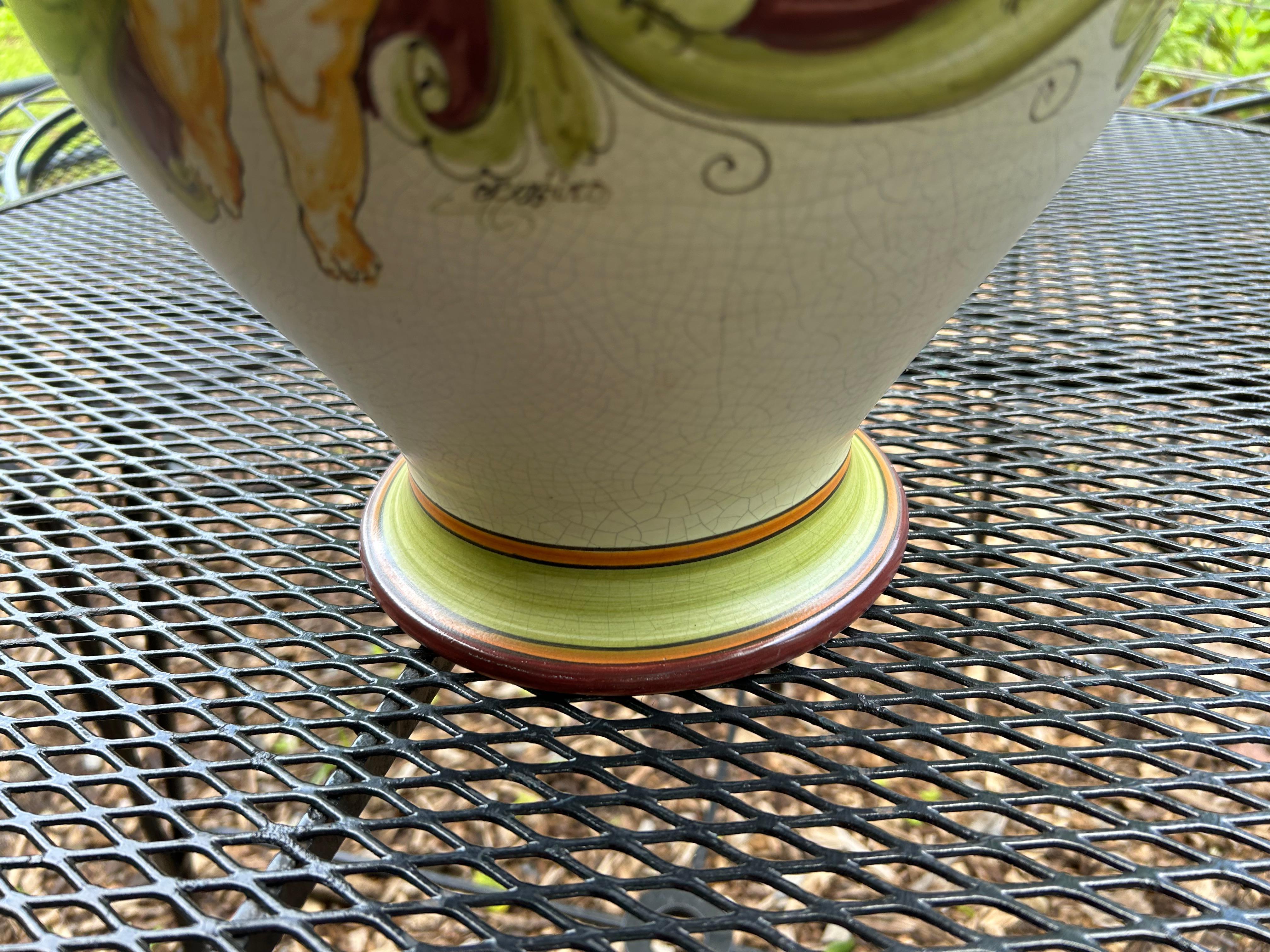Urna con coperchio in ceramica italiana calabrese con cherubino in vendita 4