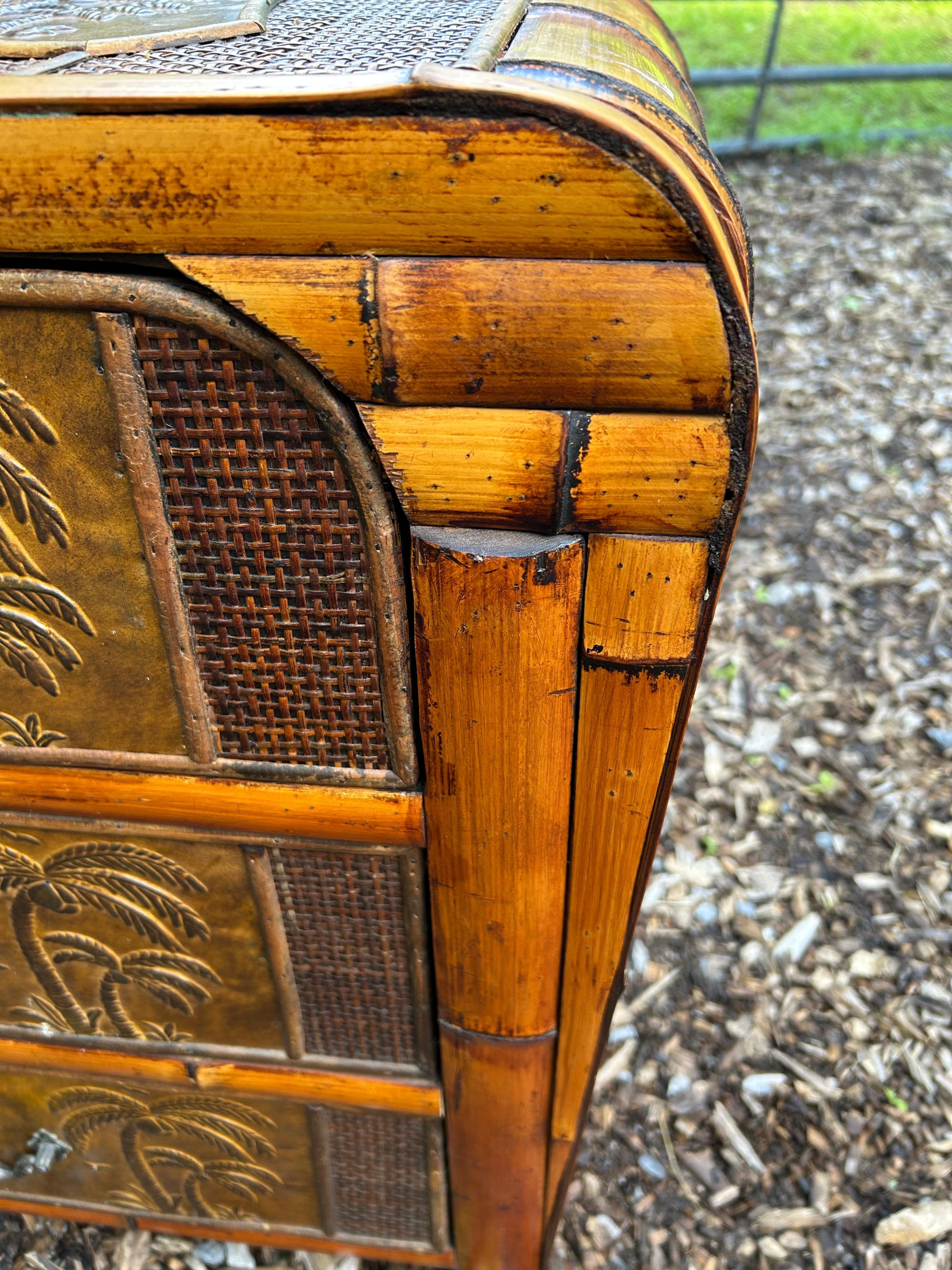 Cool Palm Tree Motif Rattan & Bamboo Retro Small Chest of Drawers In Good Condition For Sale In Hopewell, NJ
