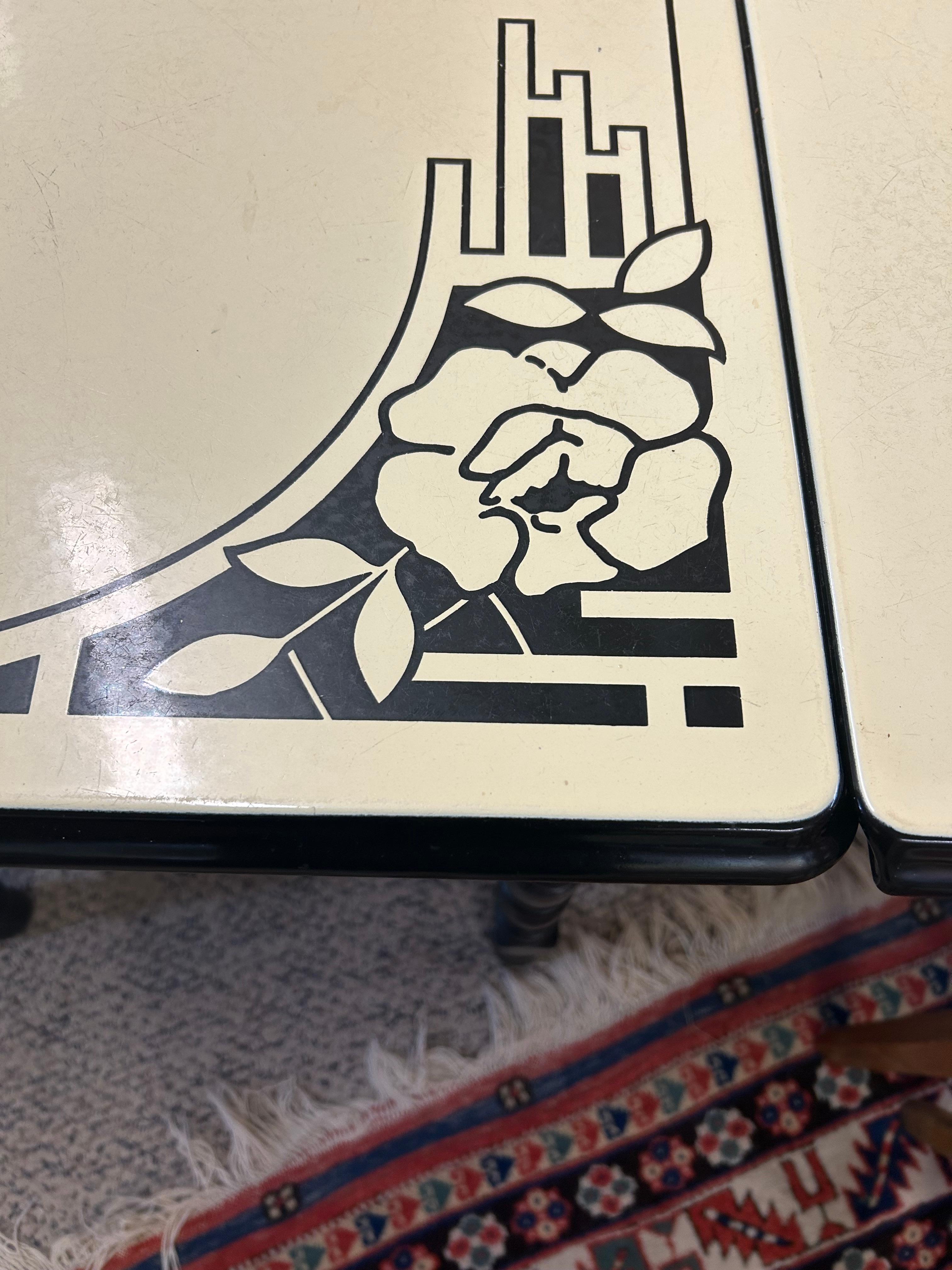Darling Black and White Enamel Vintage Dining Table In Good Condition For Sale In Hopewell, NJ