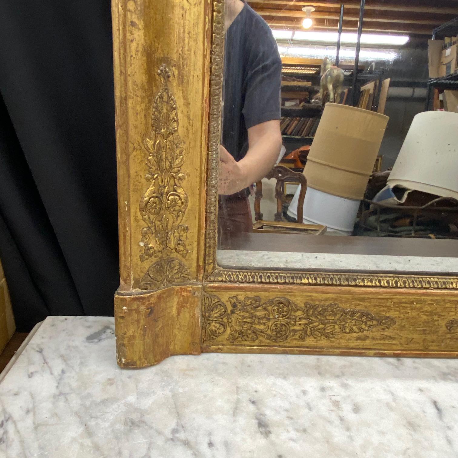 Specchio impero francese del XIX secolo dorato In condizioni buone in vendita a Hopewell, NJ