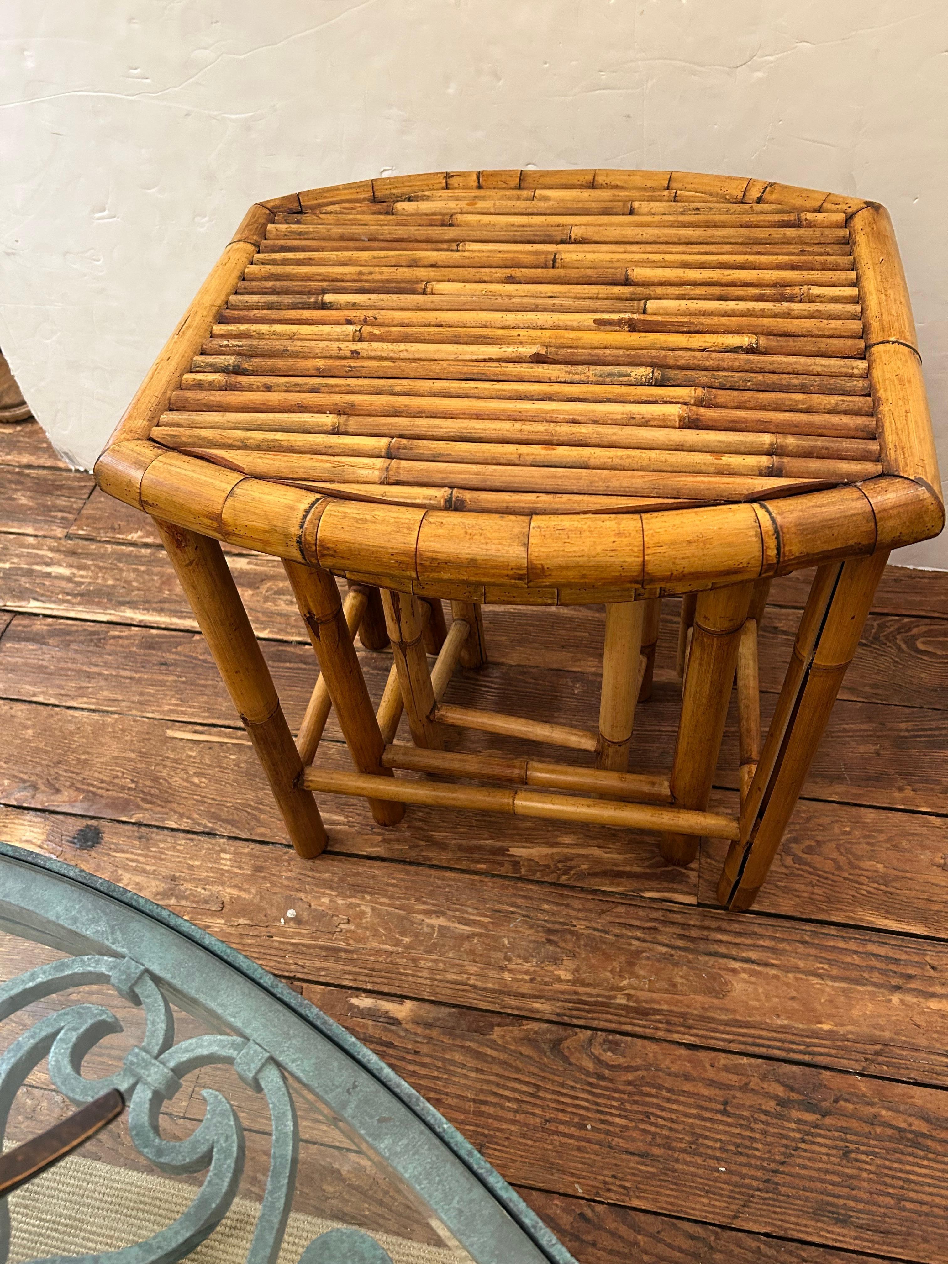 Américain Ensemble intelligent de tables gigognes en bambou vintage en vente