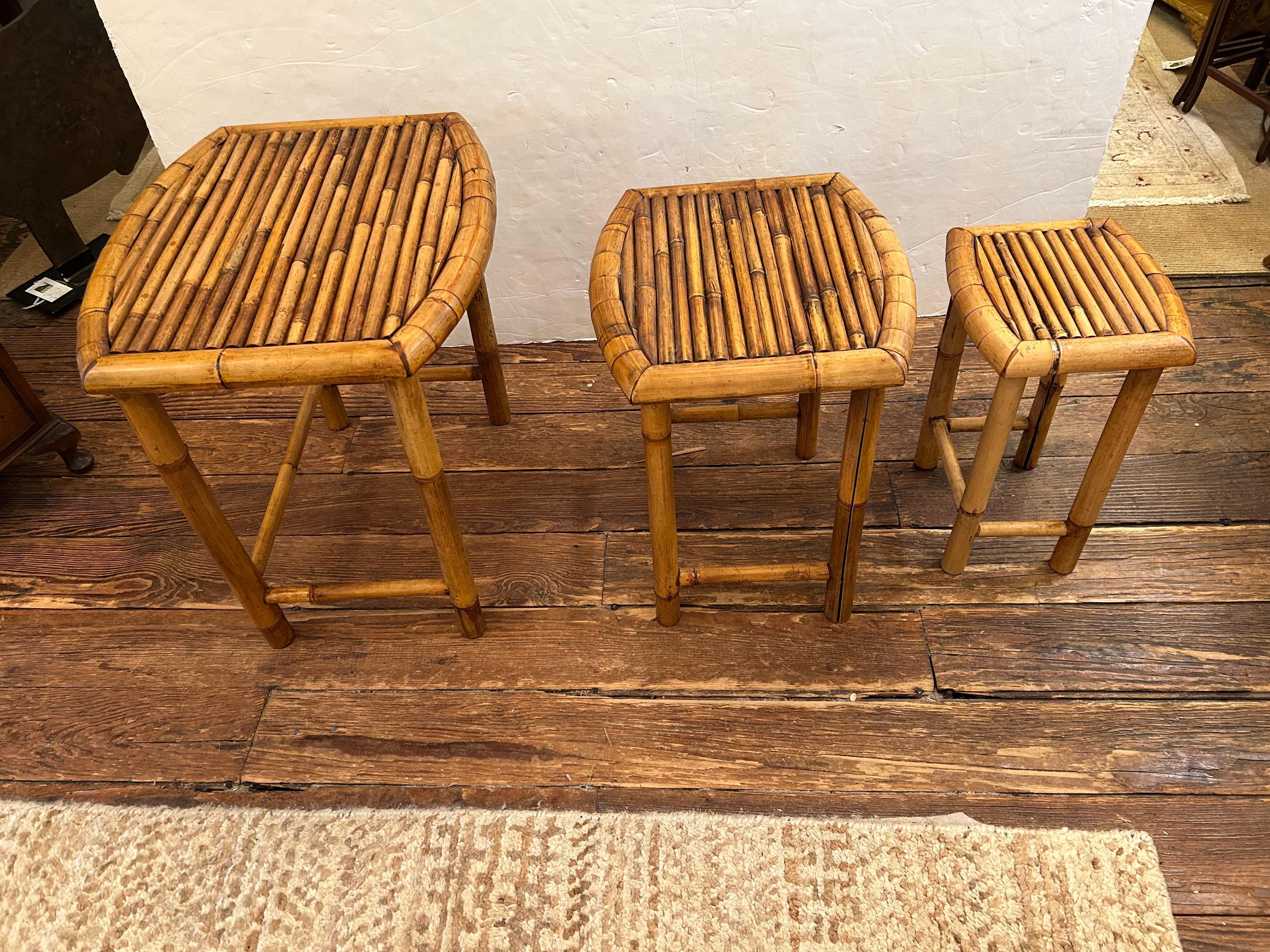 Ensemble intelligent de tables gigognes en bambou vintage Bon état - En vente à Hopewell, NJ