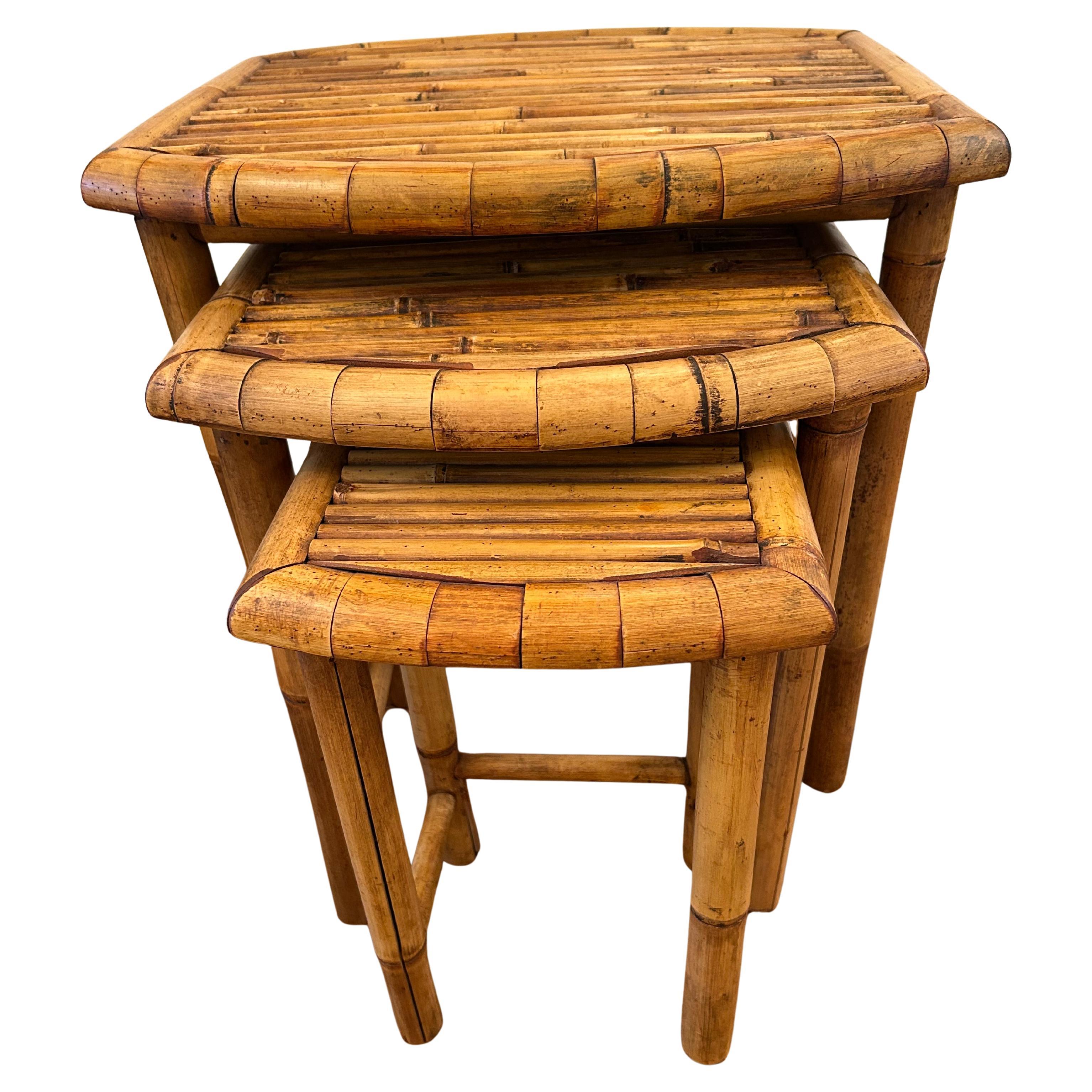 Ensemble intelligent de tables gigognes en bambou vintage en vente