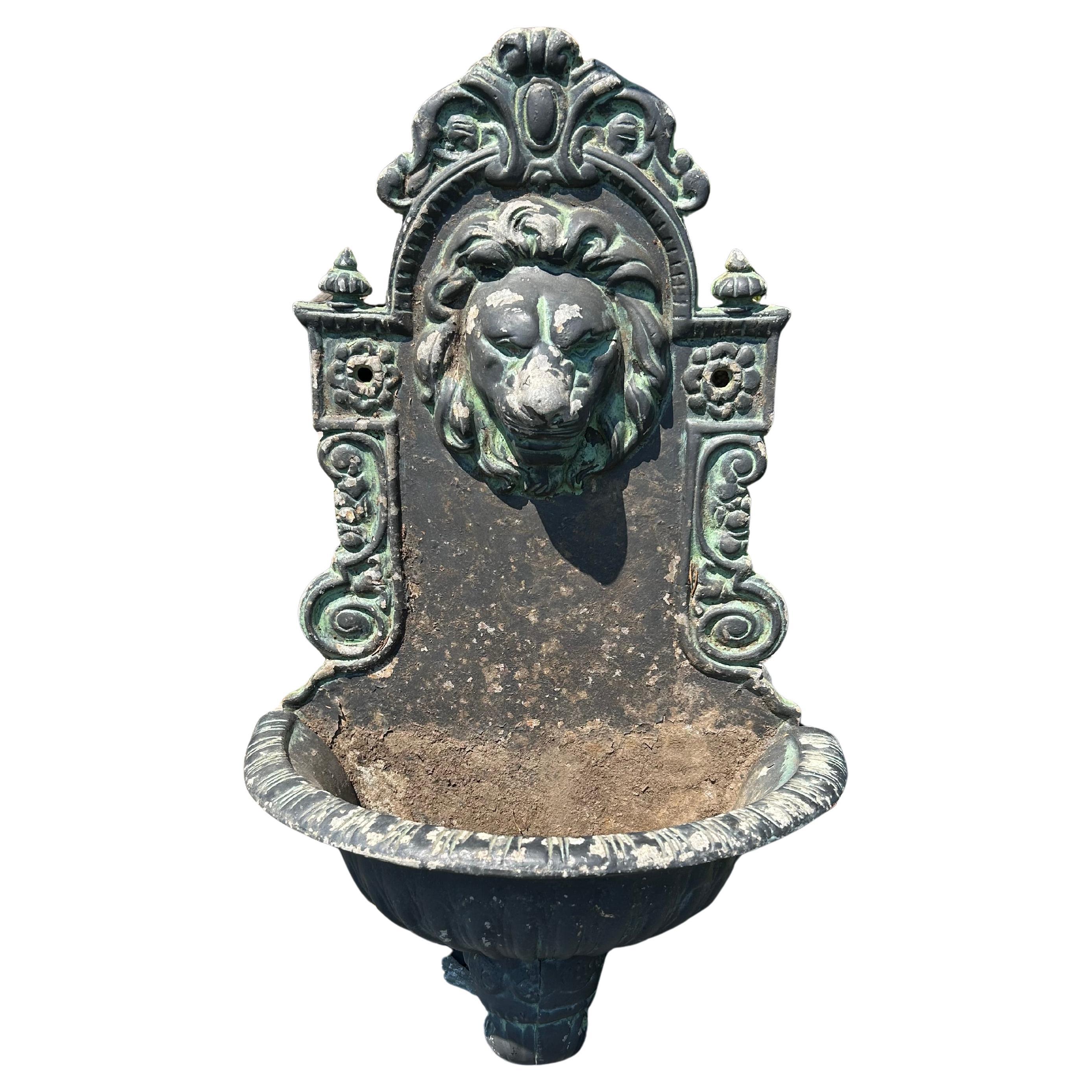 Fioriera da parete neoclassica con motivo a leone Jardinaire