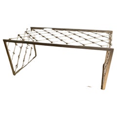 Mesa baja escultórica de metal y cristal Tour Eiffel según Jean Royere
