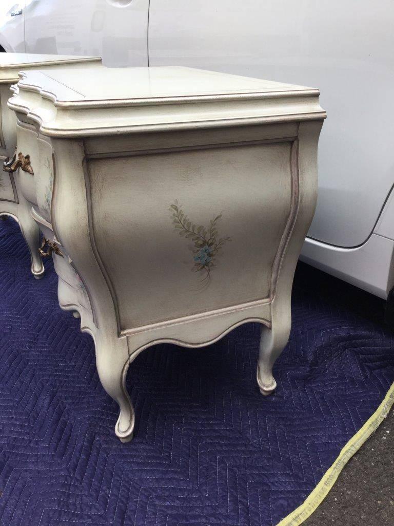 Romantic Painted Night Tables Chests In Excellent Condition In Hopewell, NJ