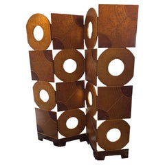 Séparateur de pièce chic, postmoderne, en bois doré et fabriqué à la main, par James Johnston