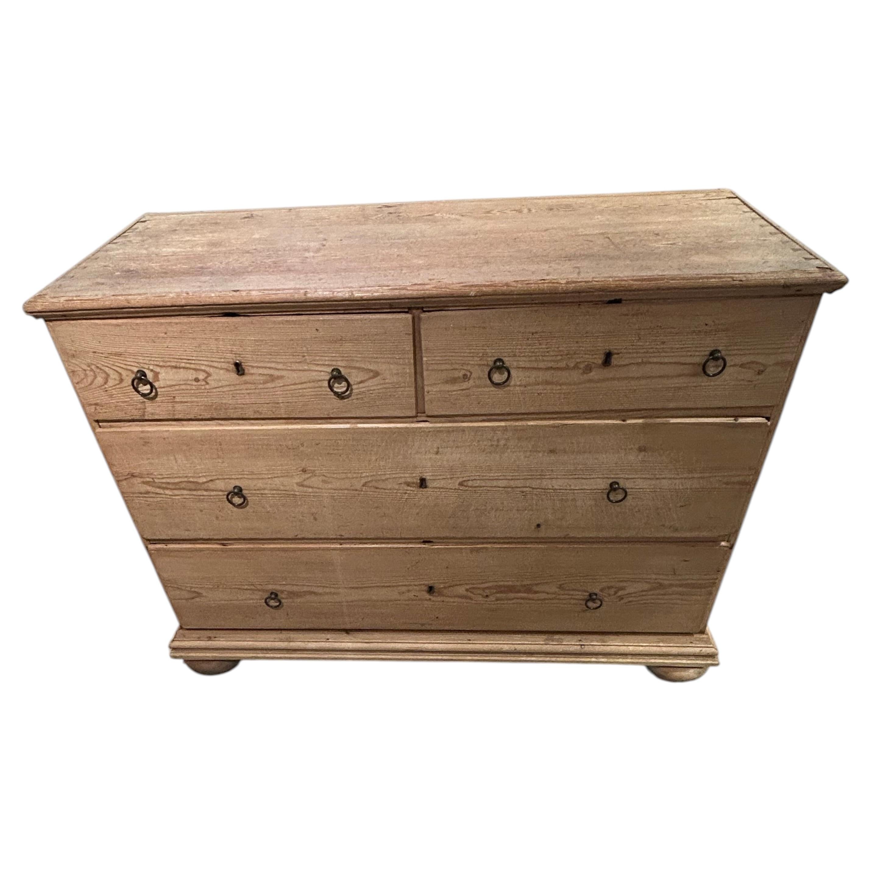 Charming 19th Century English Natural Pine Chest of Drawers For Sale