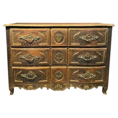 Commode en chêne français richement sculptée, début du XIXe siècle