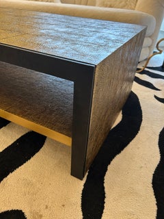 Mesa de centro «Like New Odeon», elegante, con textura y revestida de latón envejecido