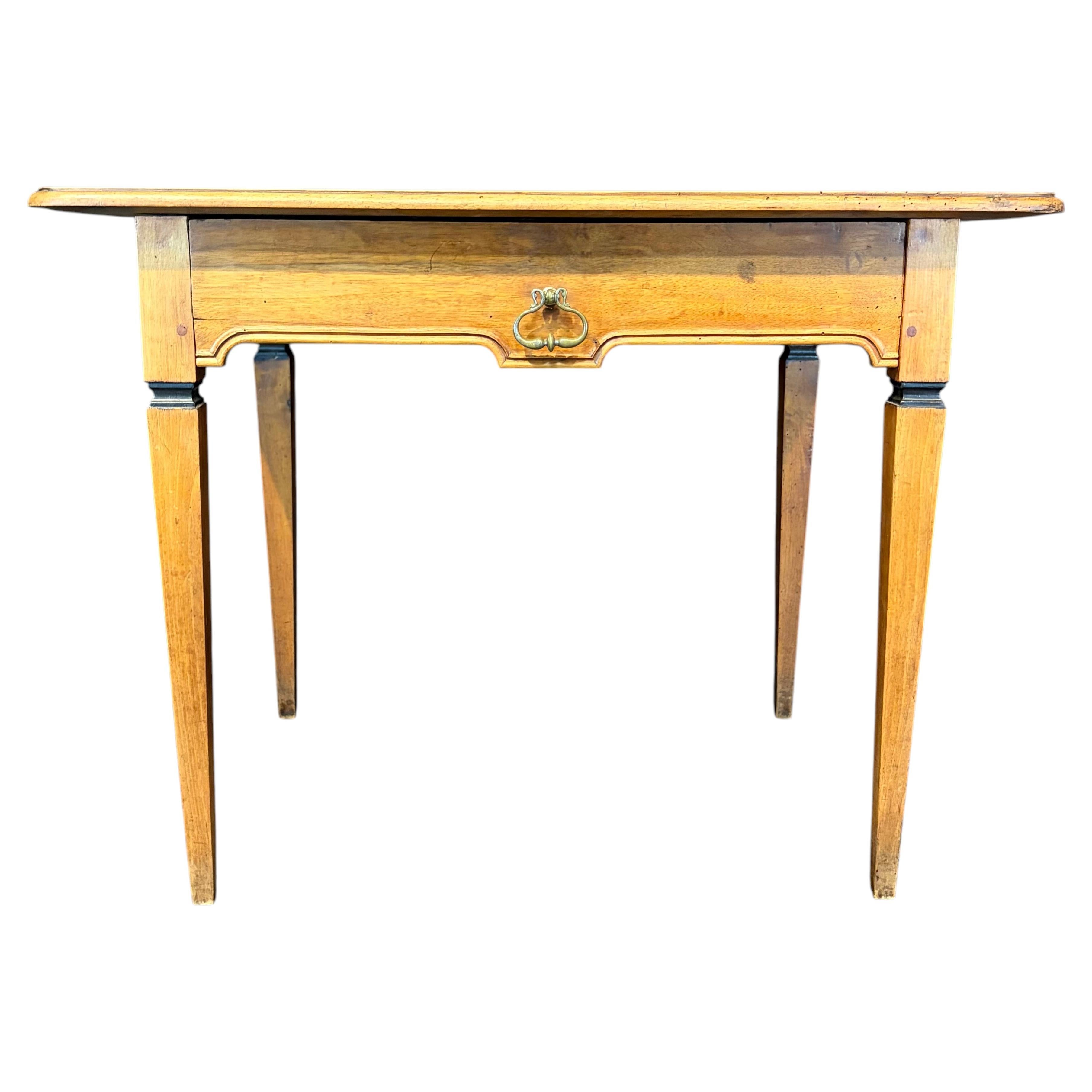 Antiker französischer Beistelltisch oder Schreibtisch im neoklassizistischen Stil aus Obstbaumholz mit Schublade im Angebot