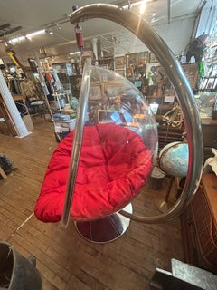 Fauteuil suspendu en acrylique en forme de bulle, dans le style d'Eero Aarnio