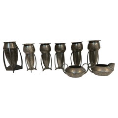6 vases « Rocket » en étain de la marque anglaise Liberty & Company, modèle Tudric