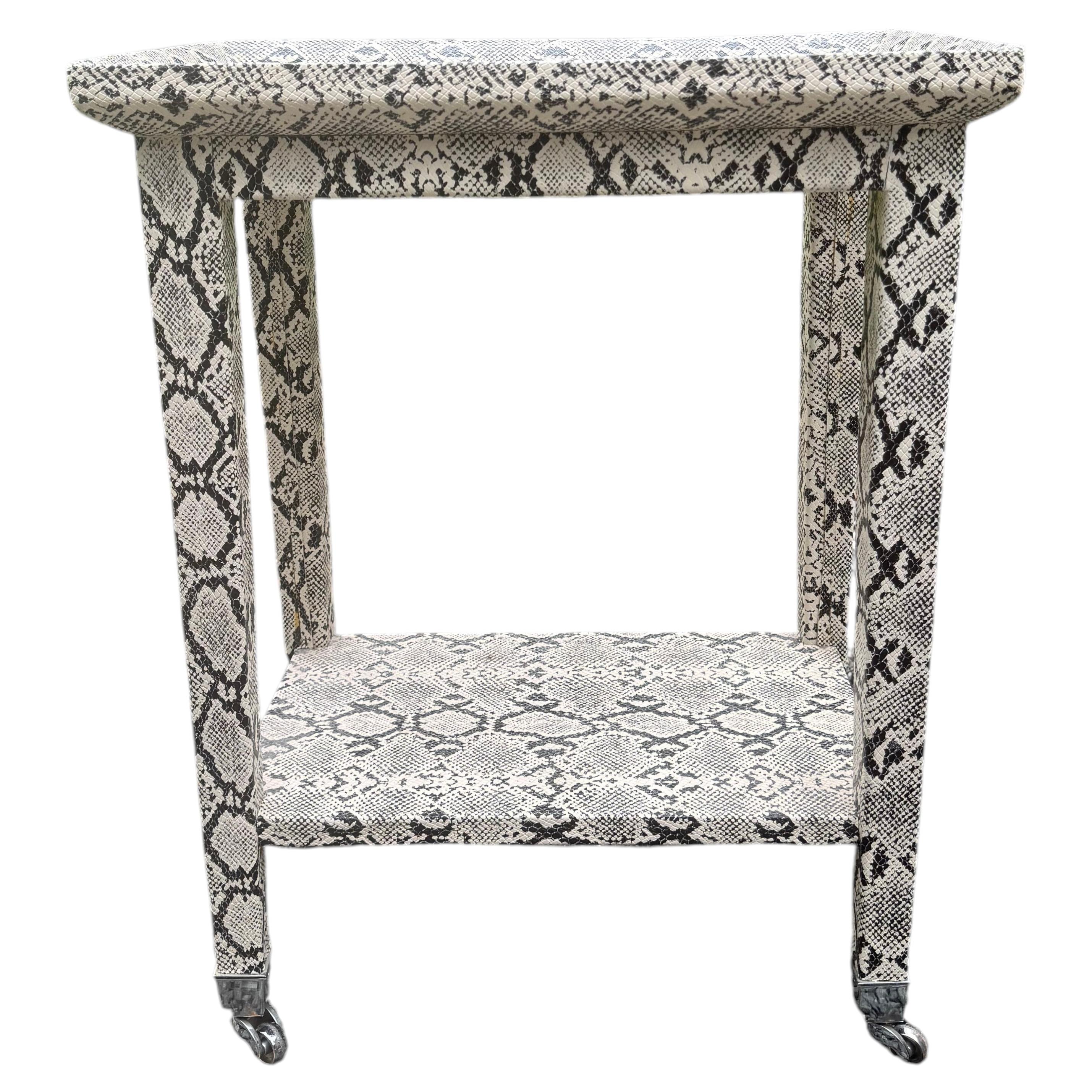 Table d'appoint à deux niveaux de style Karl Springer, recouverte de python sexy