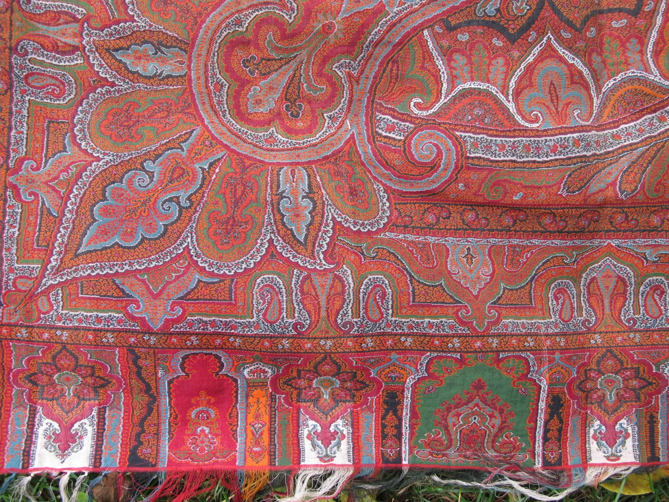 19th Century Kashmir Paisley Shawl In Good Condition For Sale In Hopewell, NJ