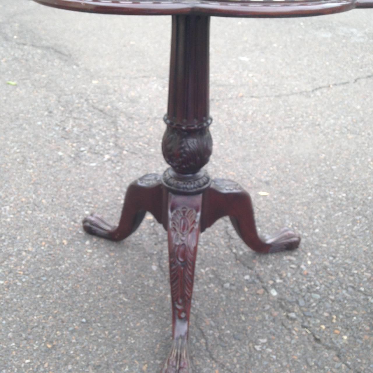Pair of George III Style Mahogany Tea Tables In Excellent Condition In Hopewell, NJ