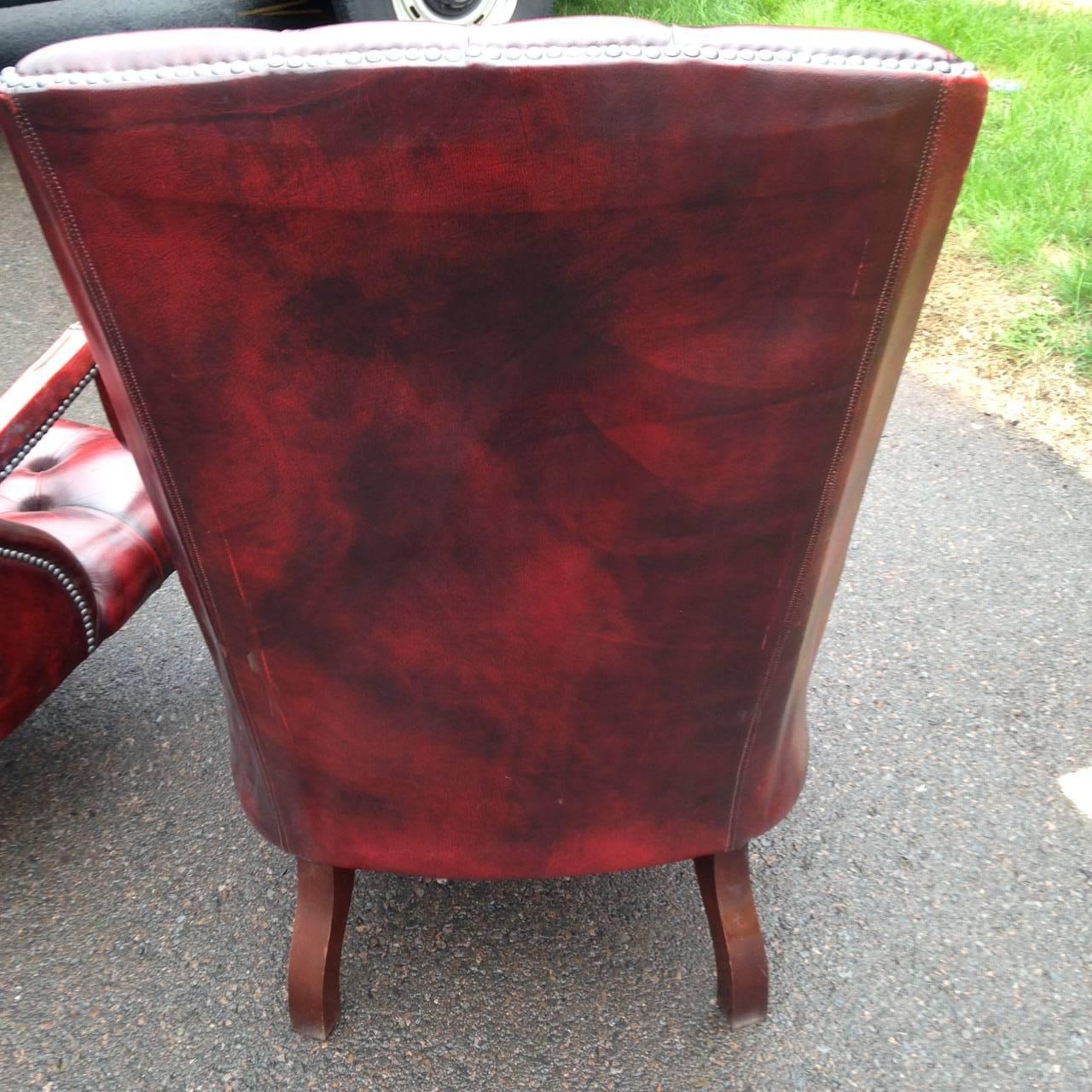 Special Pair of William IV Mahogany and Tufted Red Leather Library Chairs 2