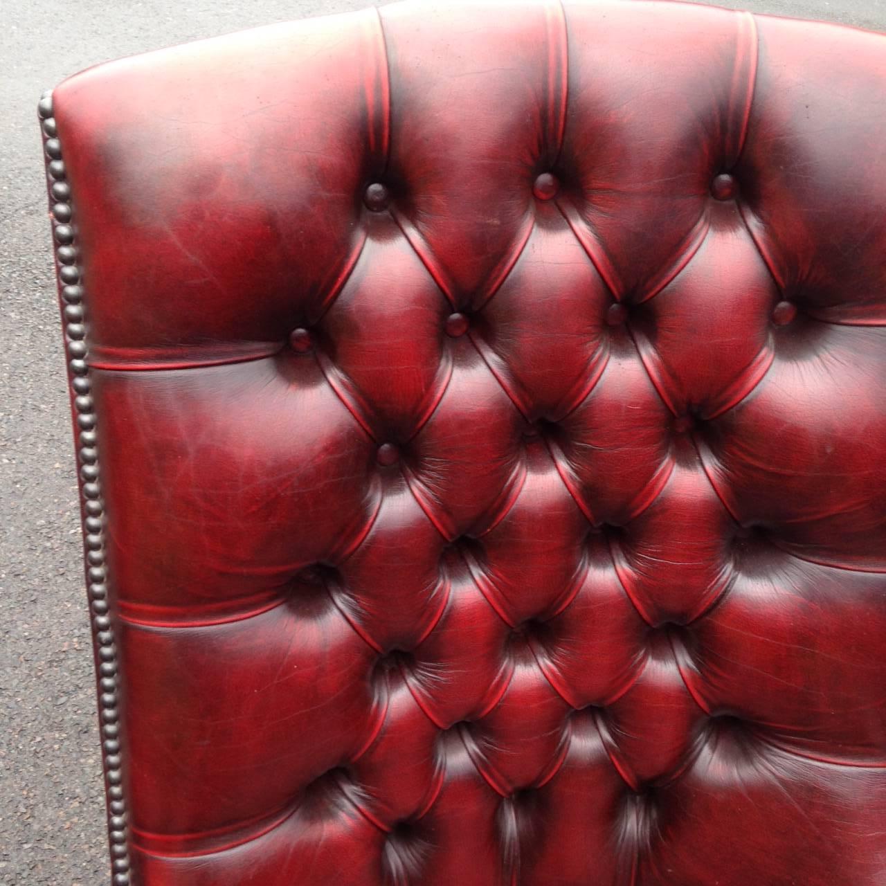 Special Pair of William IV Mahogany and Tufted Red Leather Library Chairs 1