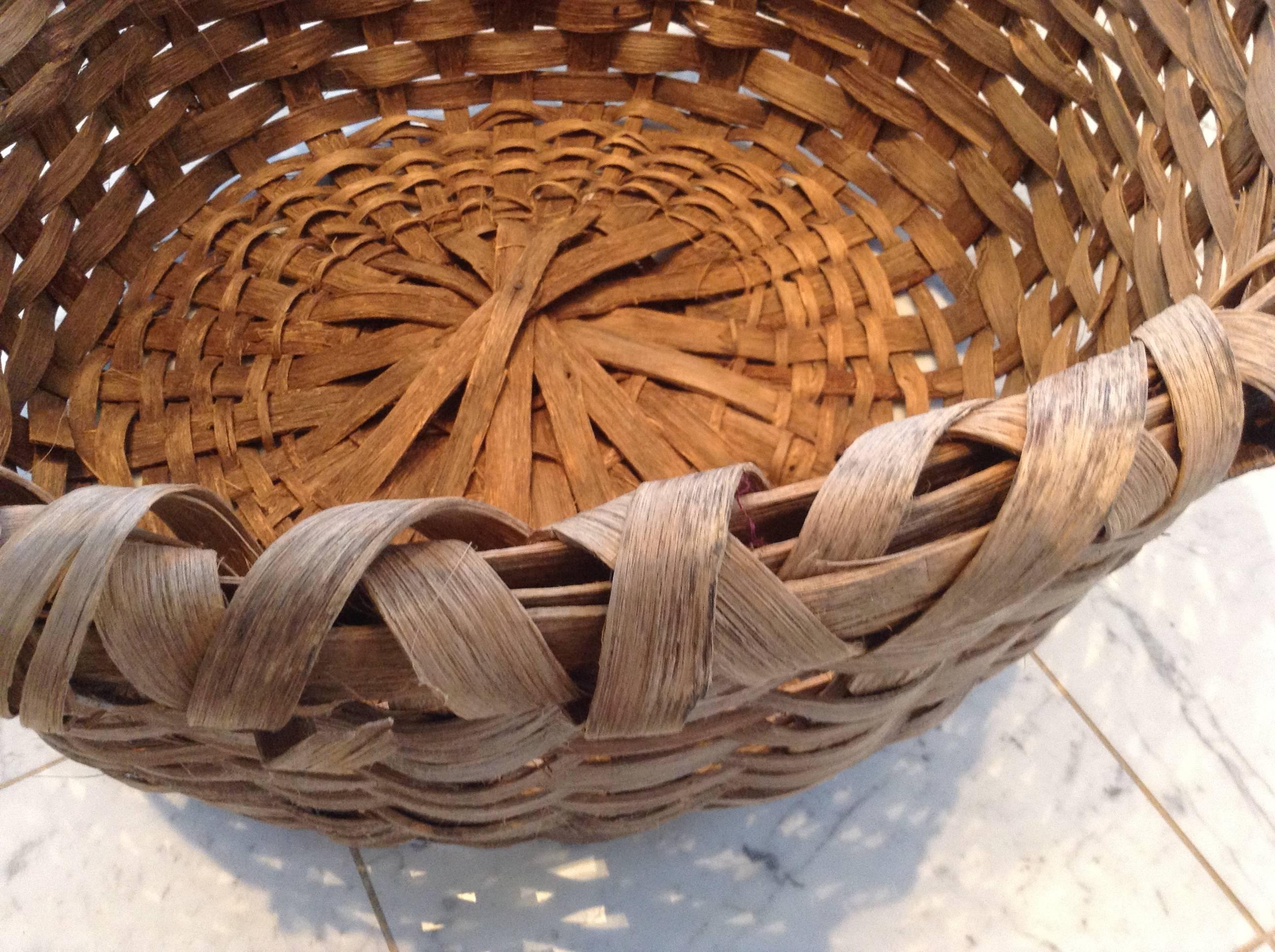 Humungous Striking Antique Woven Splint Basket In Excellent Condition In Hopewell, NJ