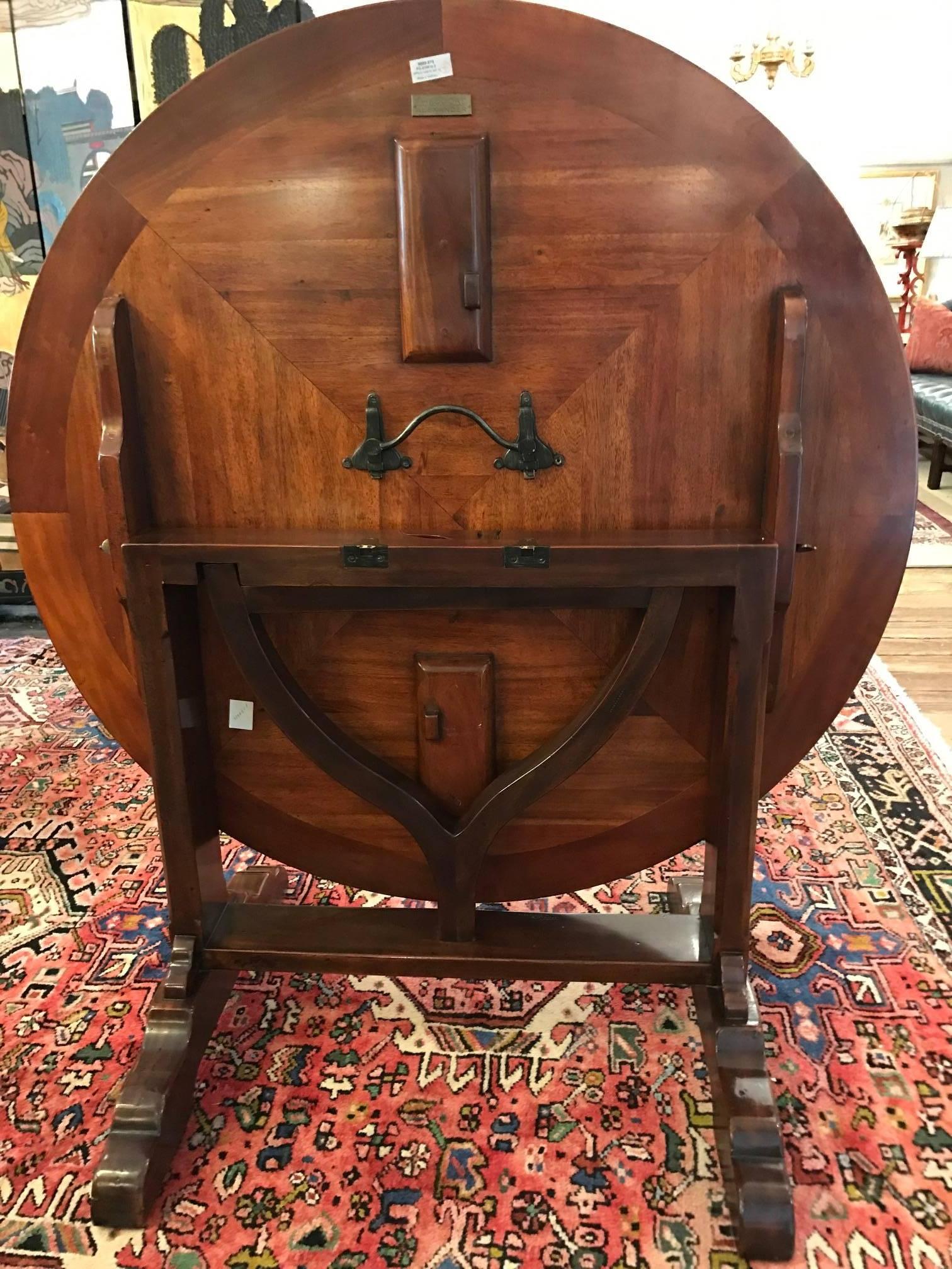 Handsome Mixed Wood Tilt-Top Round Dining Table In Excellent Condition In Hopewell, NJ