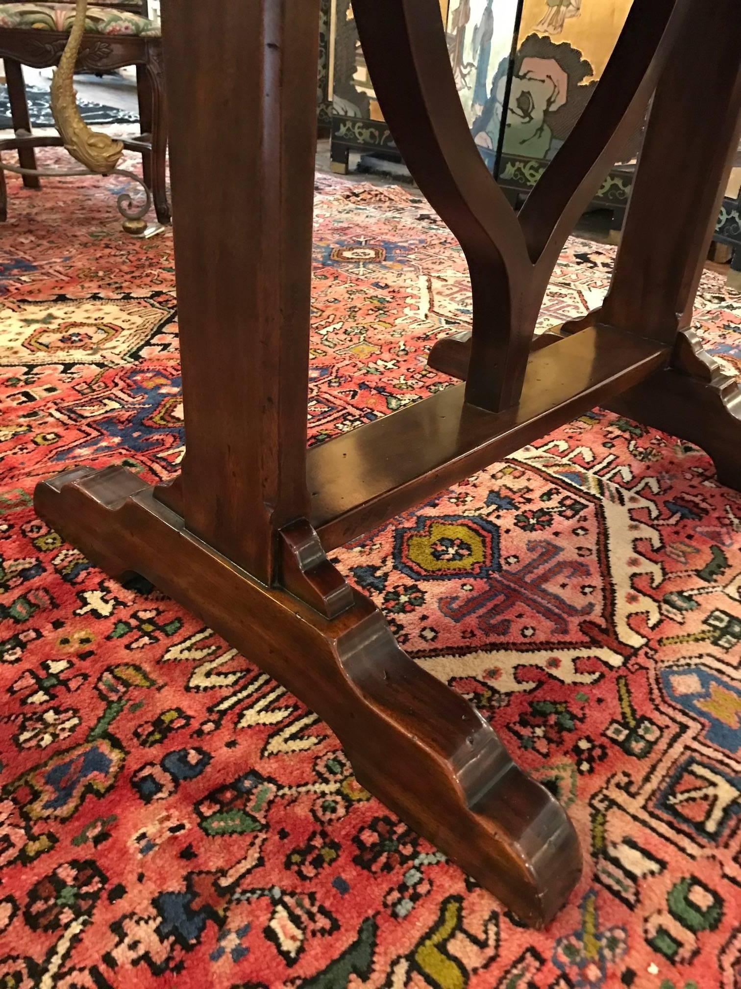 Handsome Mixed Wood Tilt-Top Round Dining Table 2