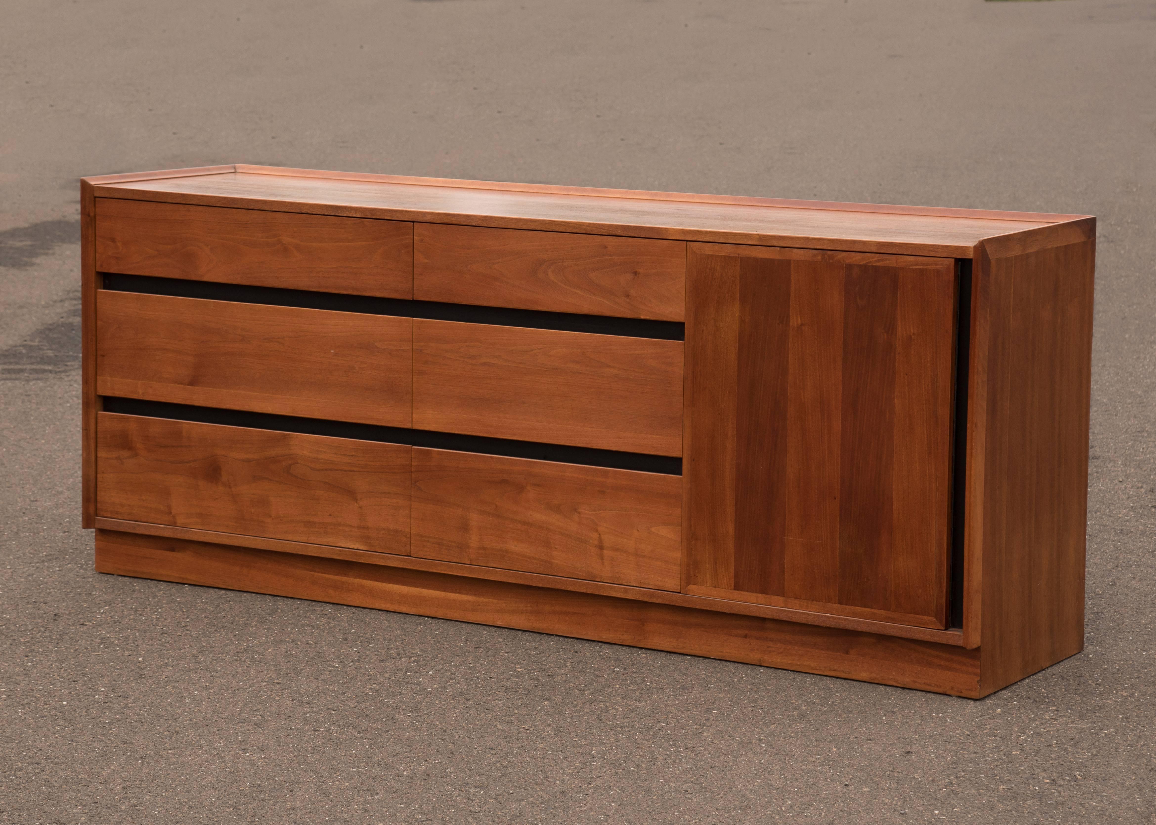 Mid-Century Modern Sideboard Dresser by Dillingham 1