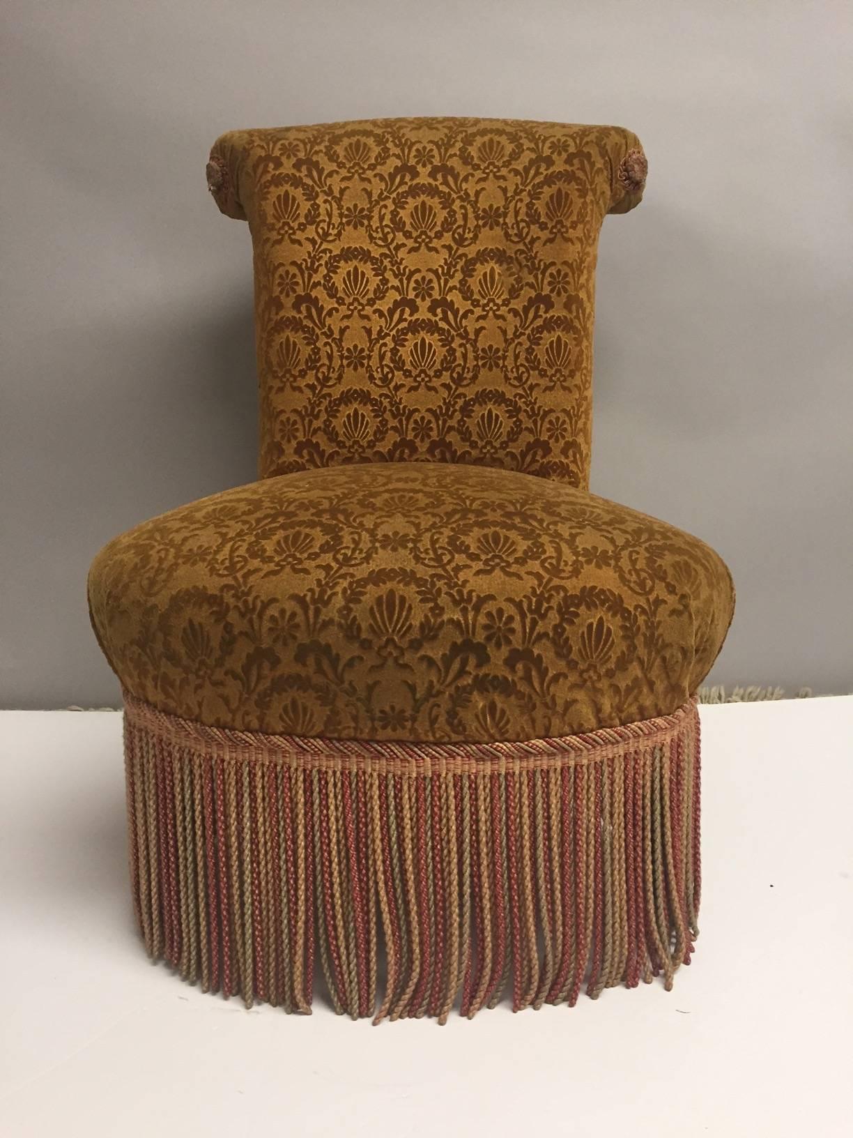 Elegant Pair of Antique French Upholstered Slipper Chairs In Excellent Condition In Hopewell, NJ