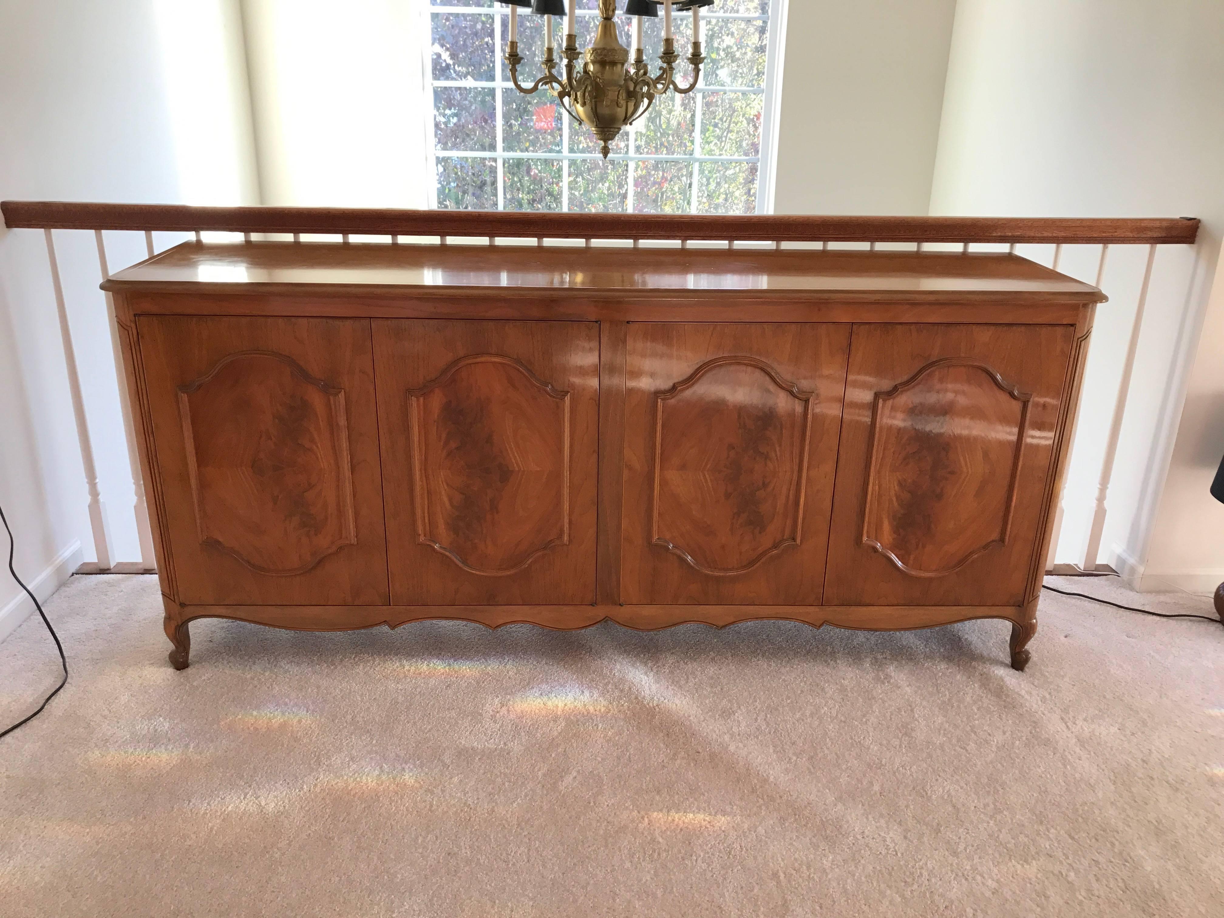 Superb Italian Walnut and Satinwood Sideboard In Excellent Condition In Hopewell, NJ