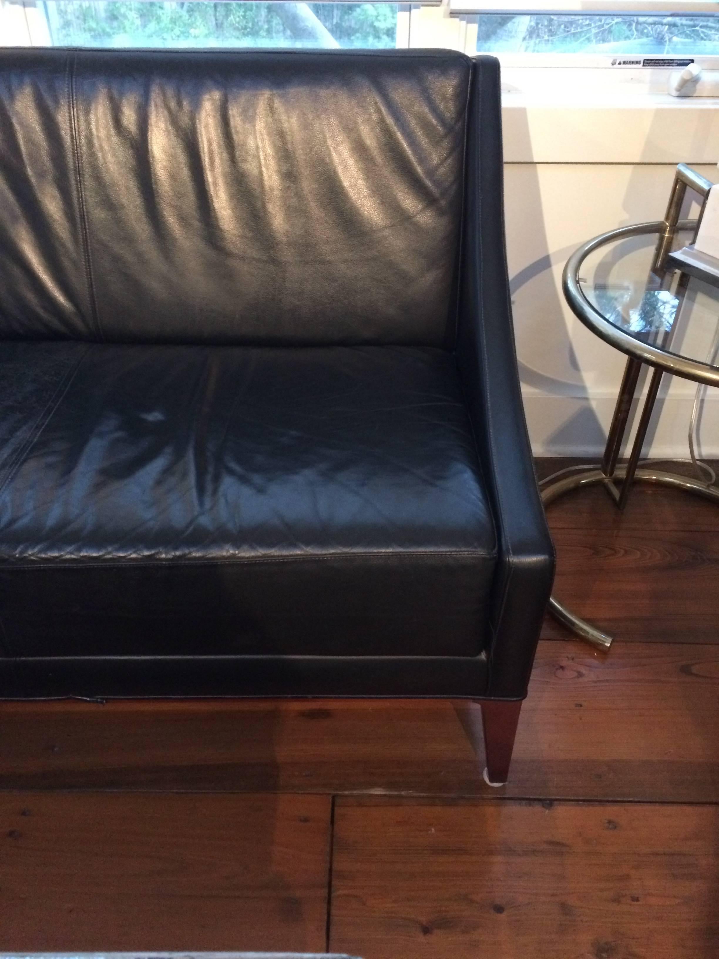 Sophisticated Men's Club Mid-Century Modern Black Leather Couch In Good Condition In Hopewell, NJ