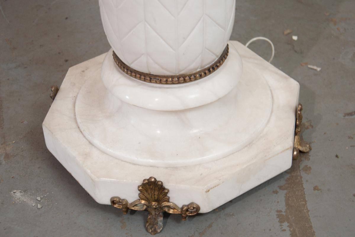 Lovely French Vintage Marble Pedestal In Excellent Condition In Hopewell, NJ