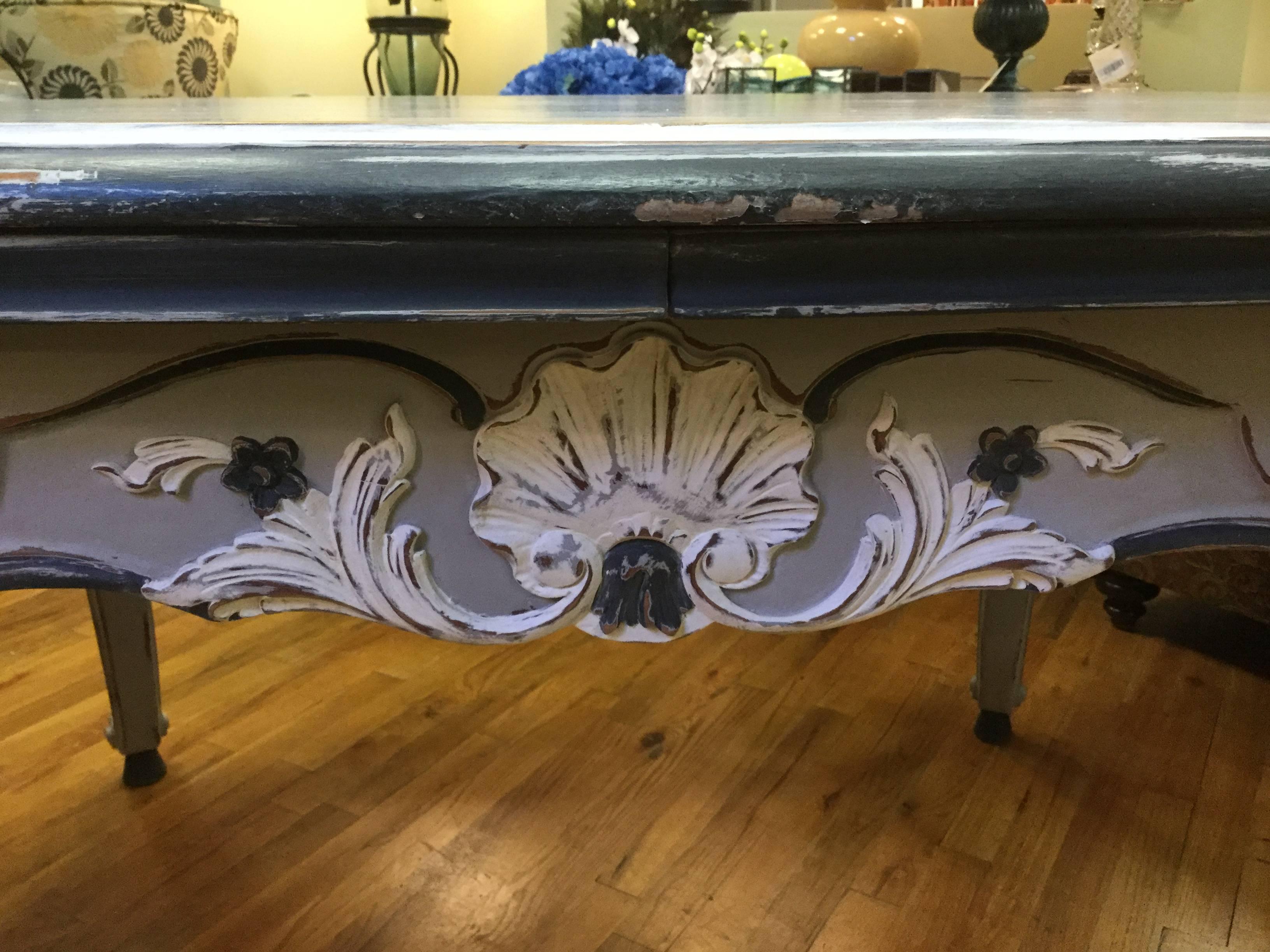 Mid-20th Century Lovely Louis XV Style Painted Oval Dining Table with Leaves