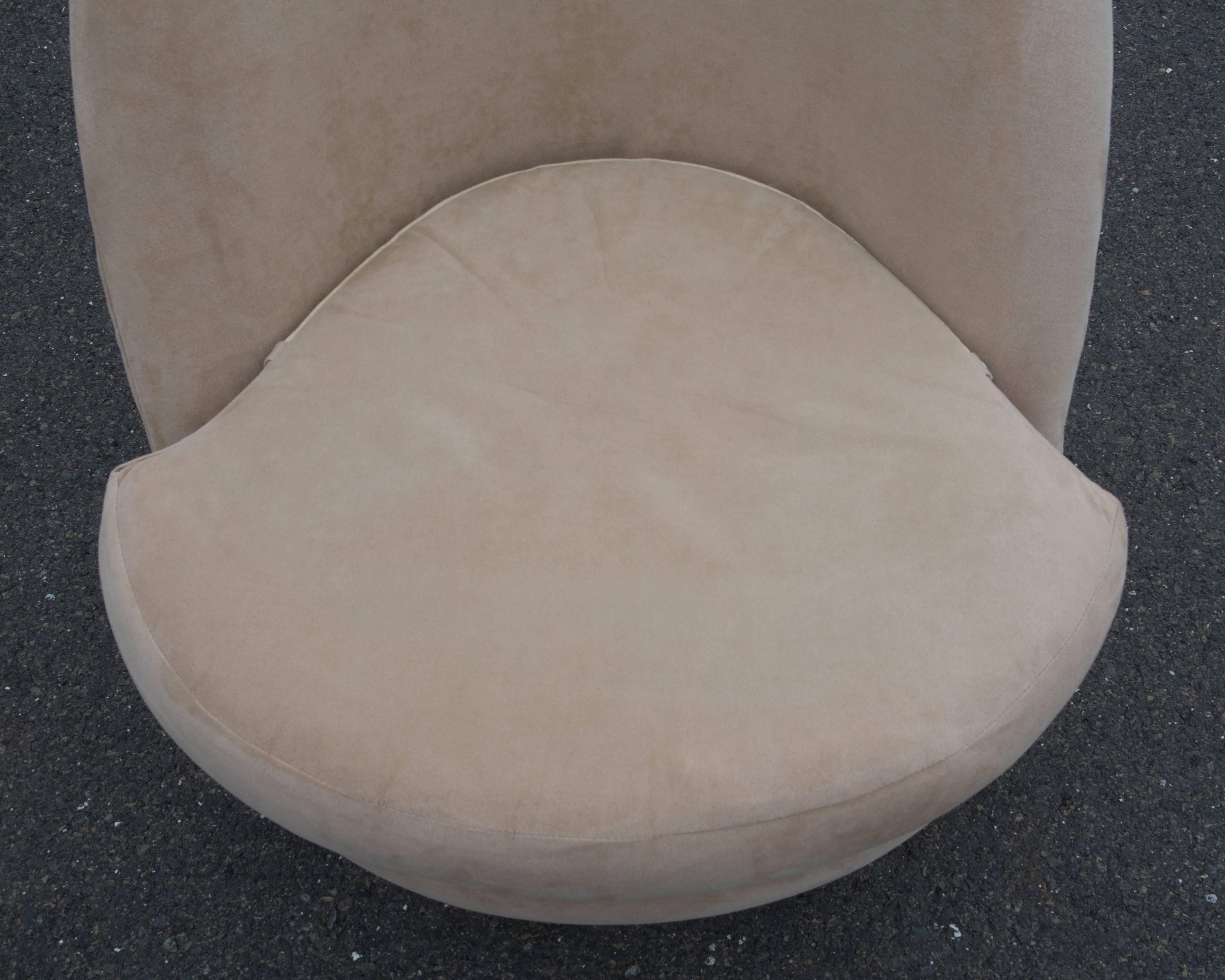 Late 20th Century Ultra Suede Mid-Century Modern Milo Baughman Swivel and Tilt Lounge Club Chair