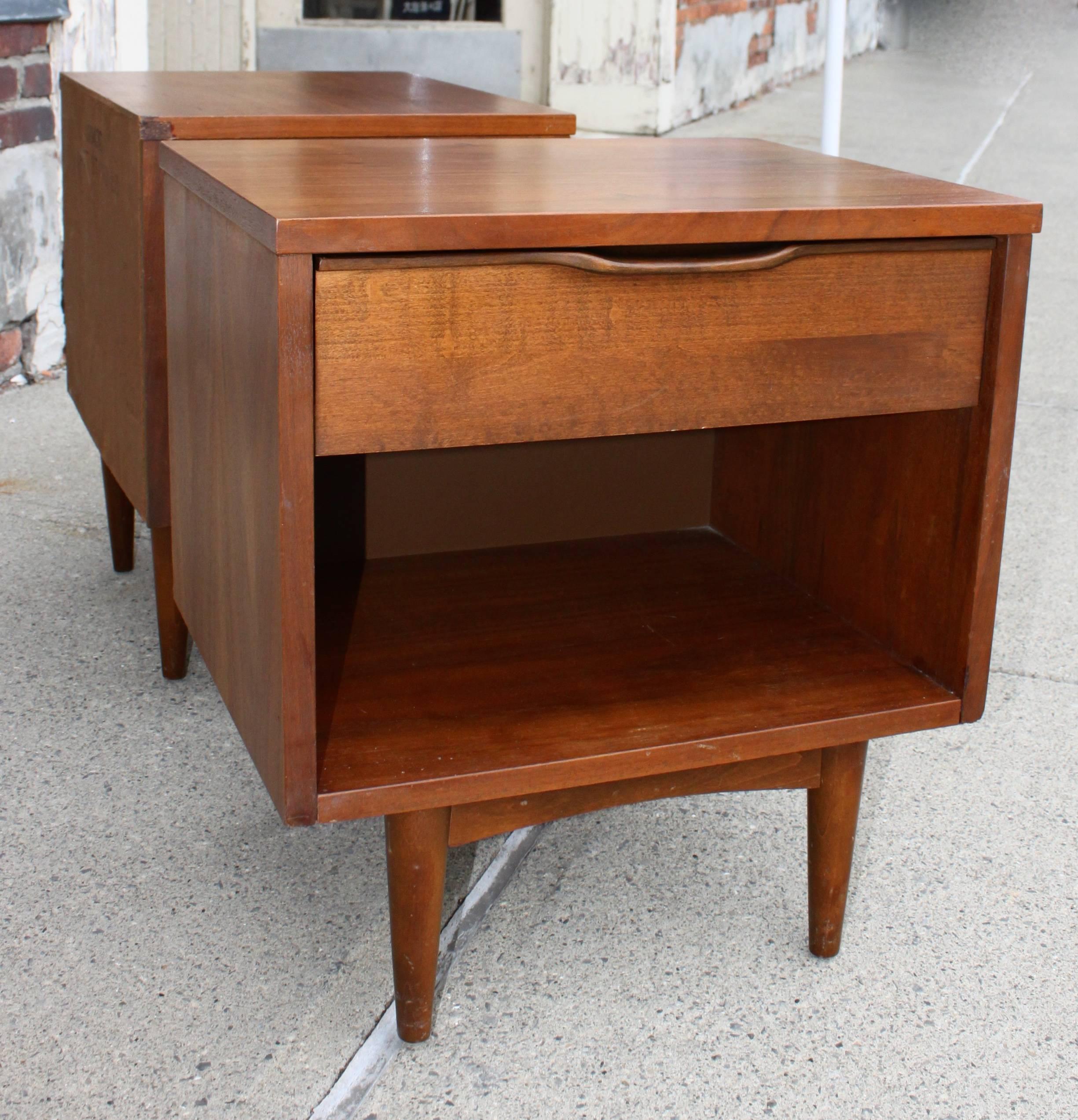 Pair of Mid-Century Modern Nightstands In Good Condition In Hudson, NY