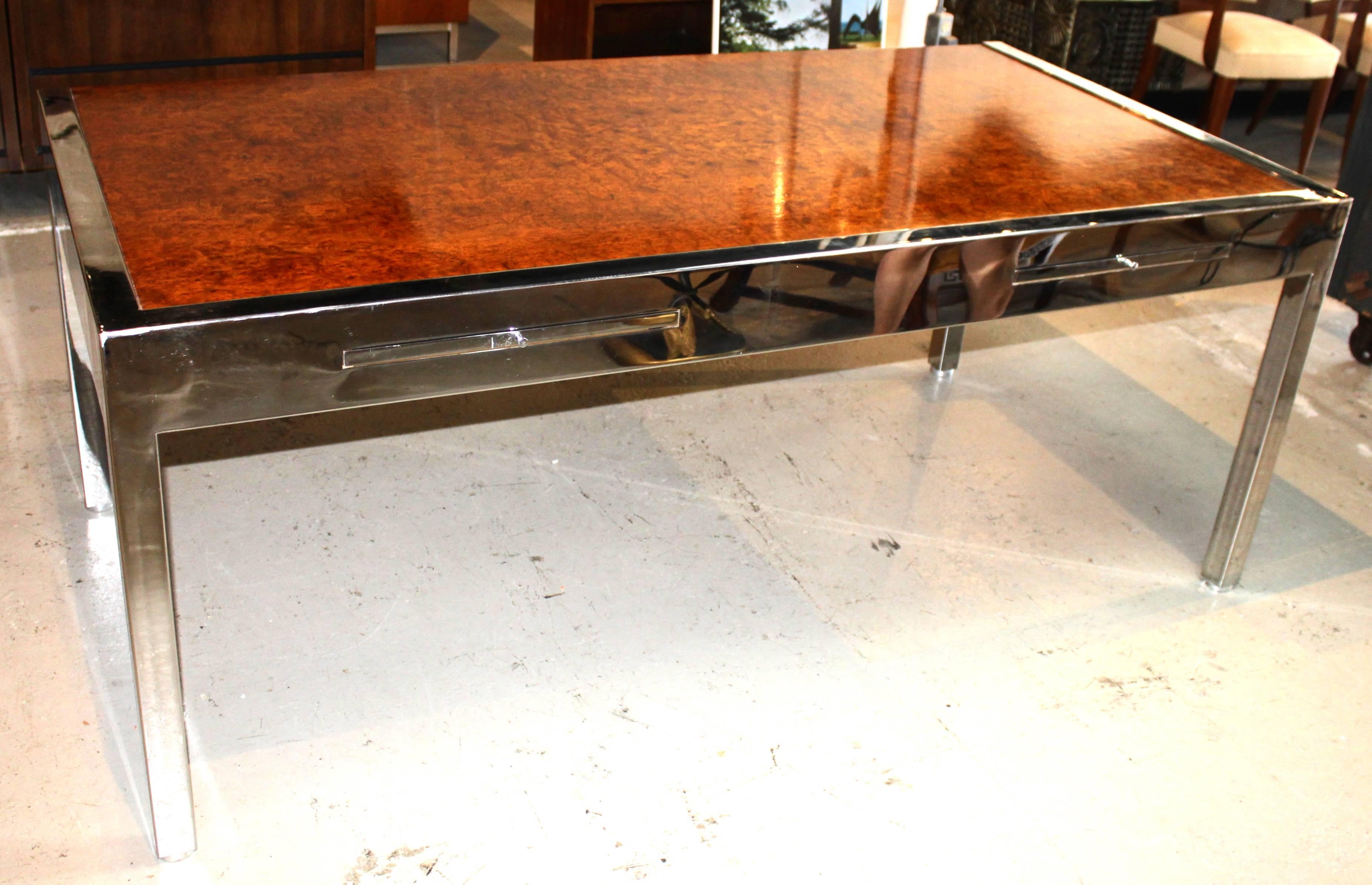 Vintage burl wood Pace Collection three drawers desk with two pull-out trays. Beautiful and high quality construction.