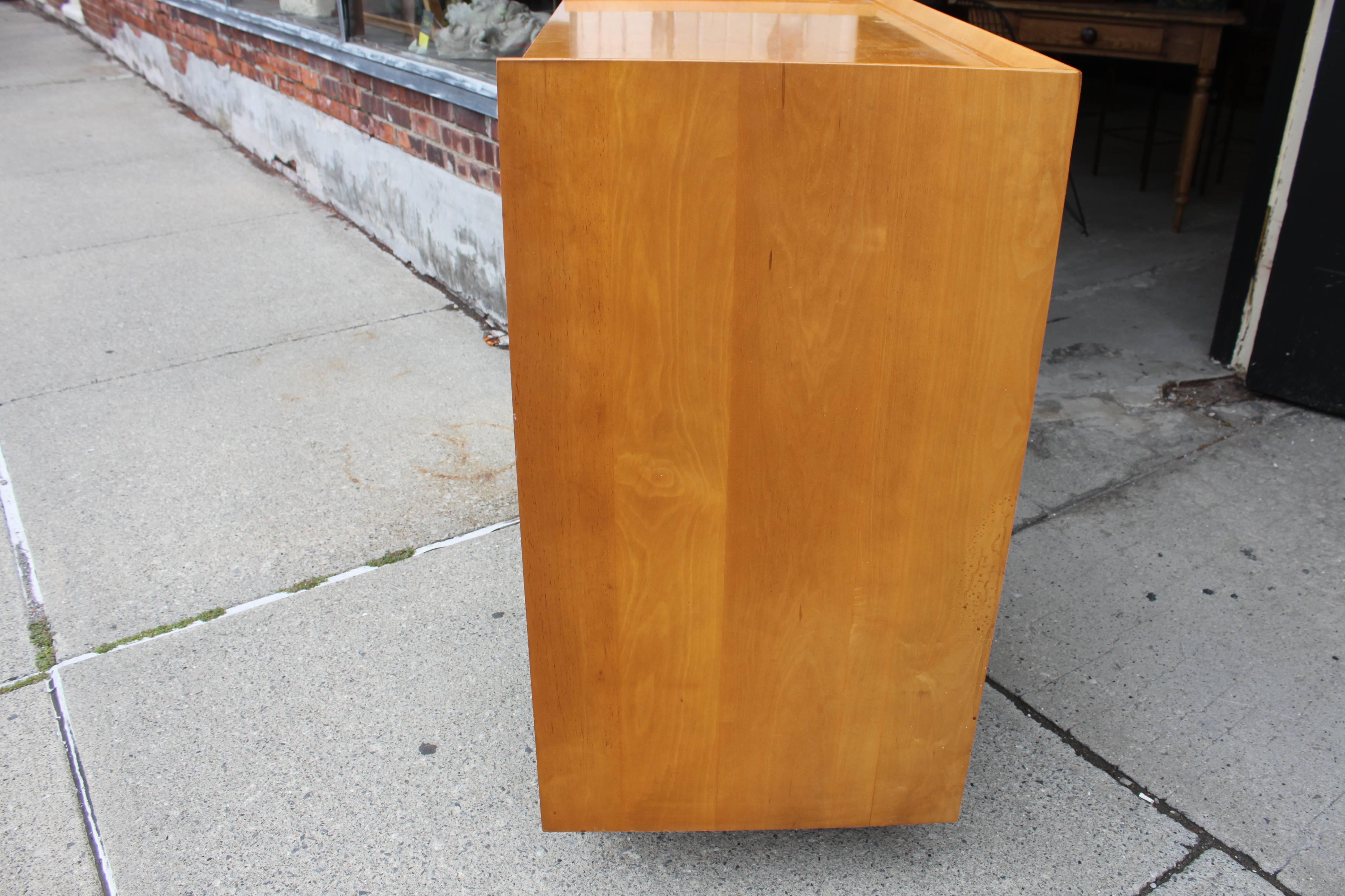 Beautiful Mid-Century Modern Crawford Dresser In Good Condition For Sale In Hudson, NY