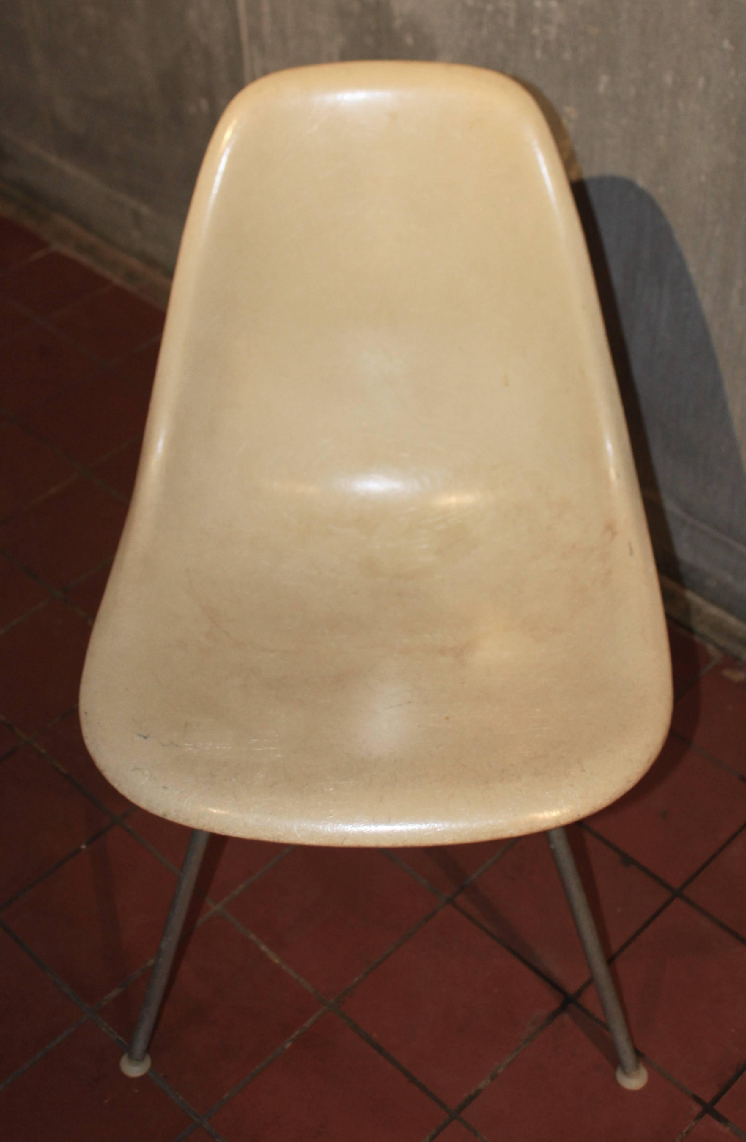 Mid-Century Modern Eames Low Shell Chair For Sale