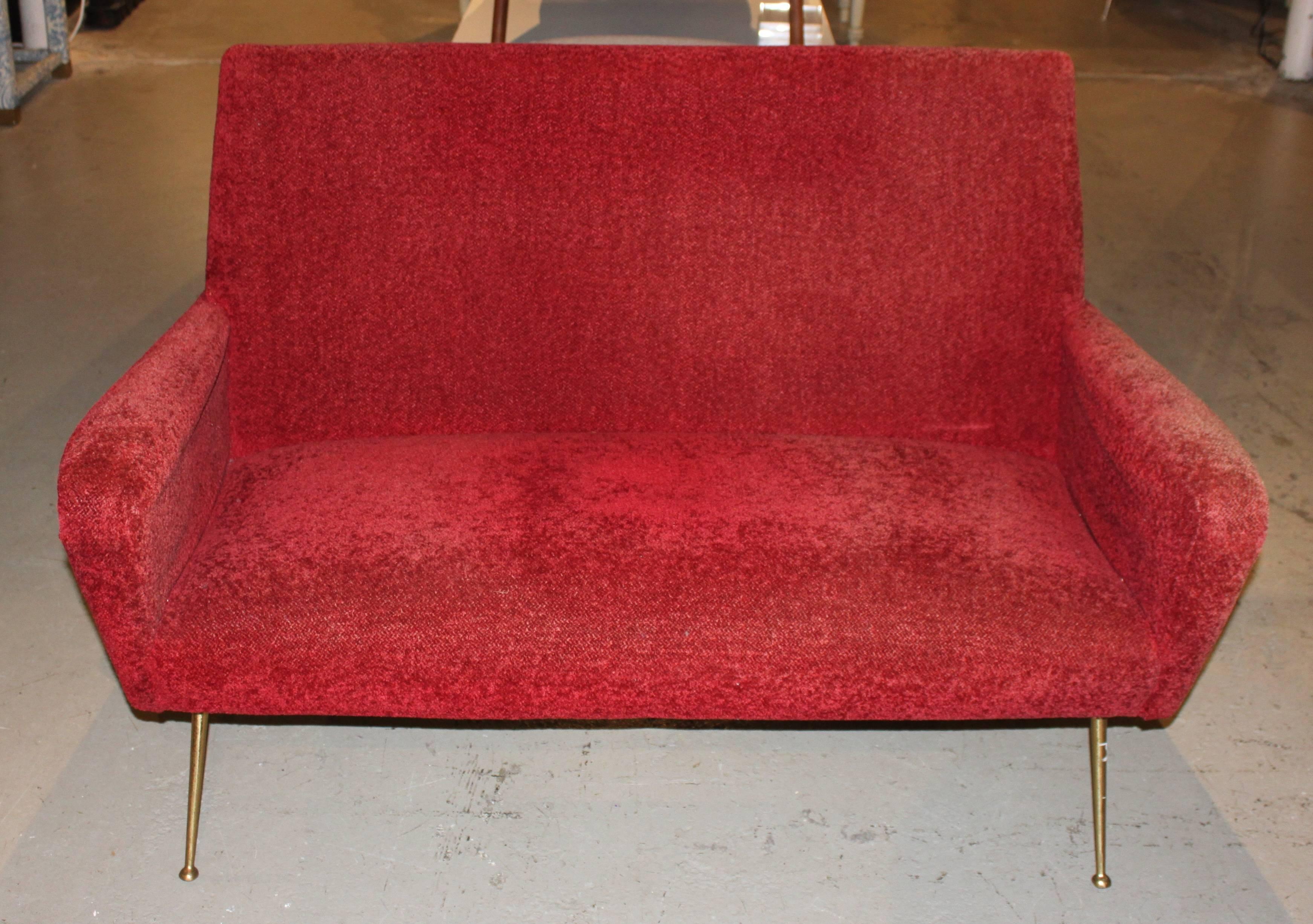Italian Mid-Century Modern Settee Sofa In Good Condition In Hudson, NY