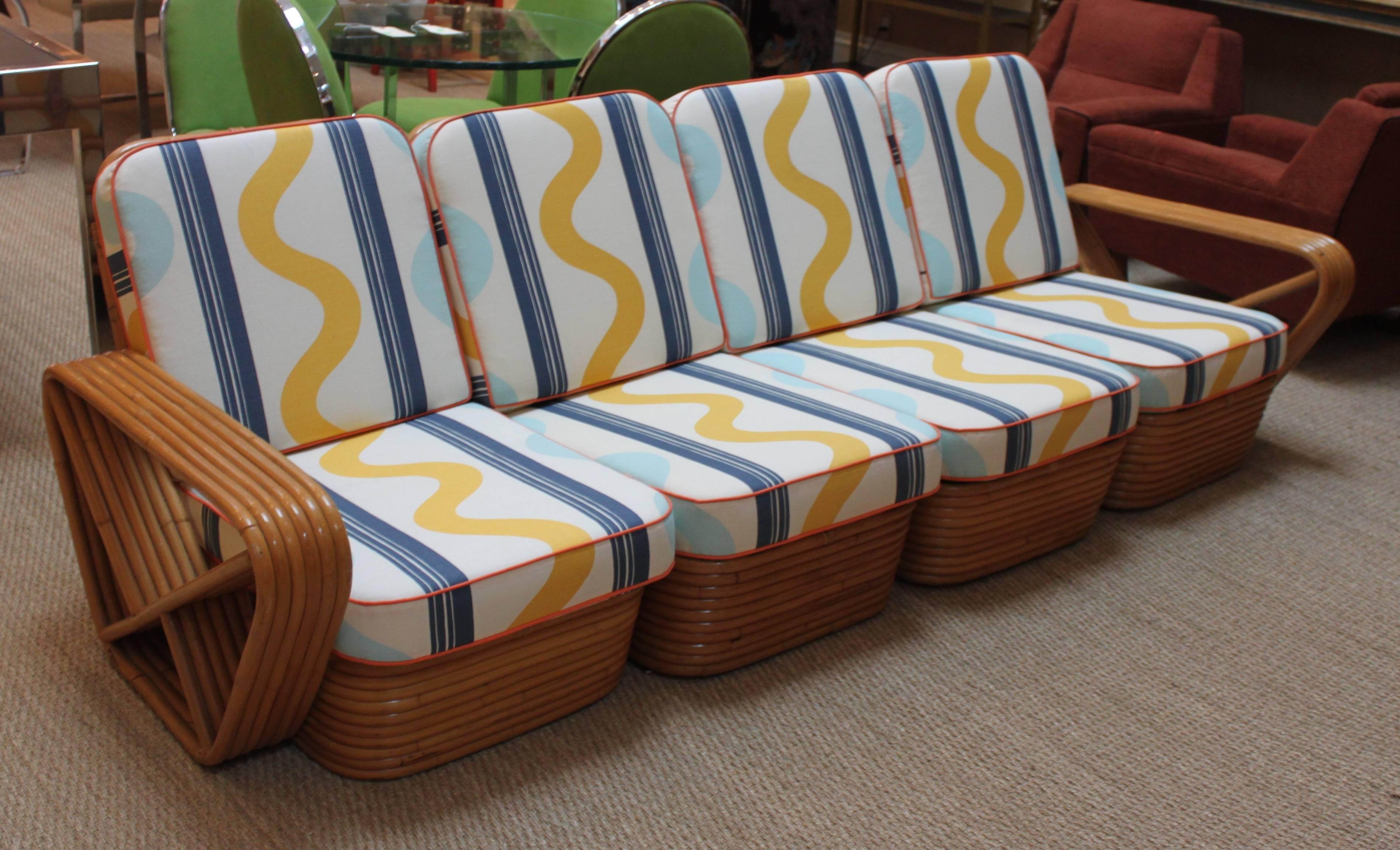 Set includes:

Sofa (in 4 separable pieces)
30
