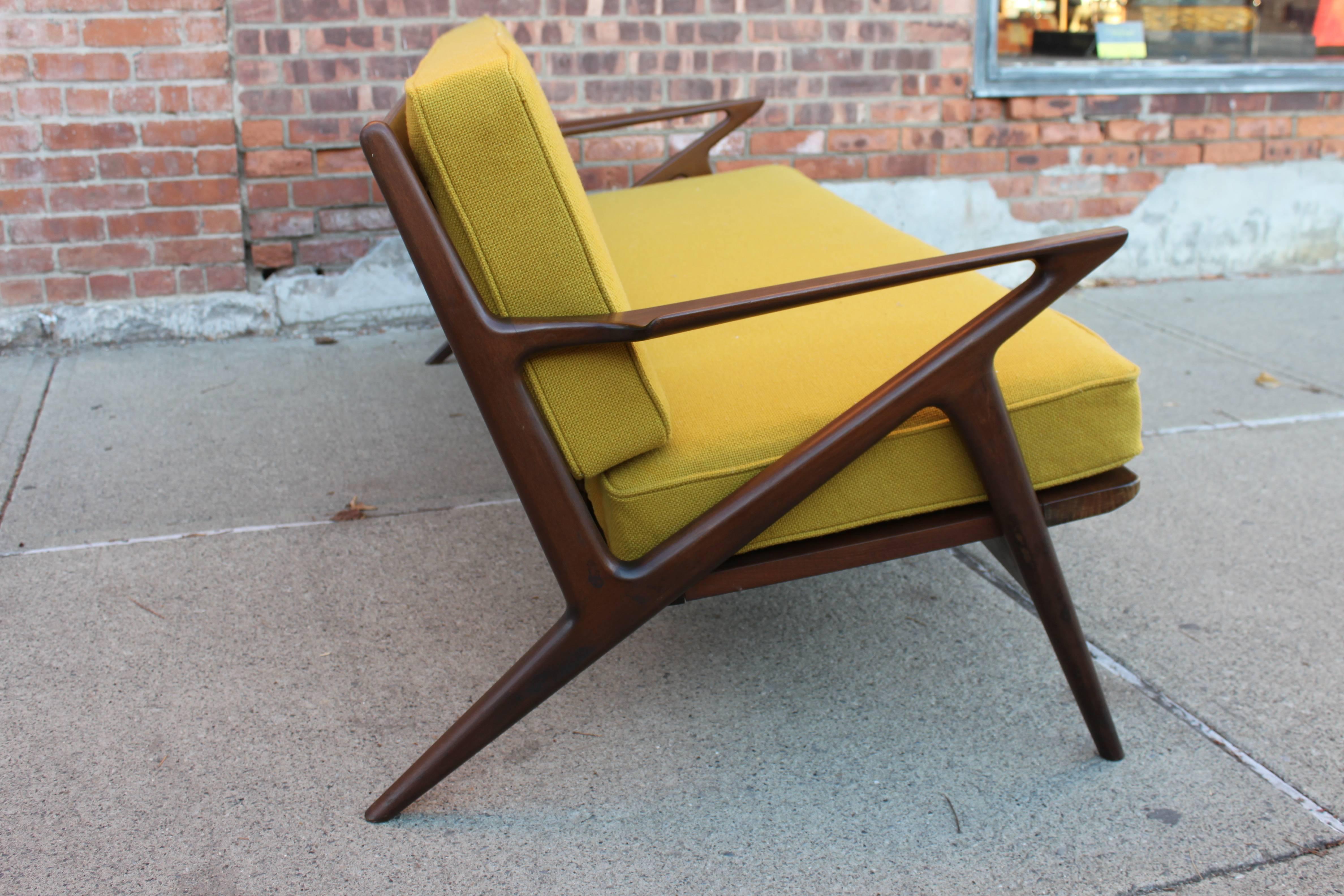 Mid-Century Modern Sculptural Poul Jensen Z Sofa In Excellent Condition For Sale In Hudson, NY