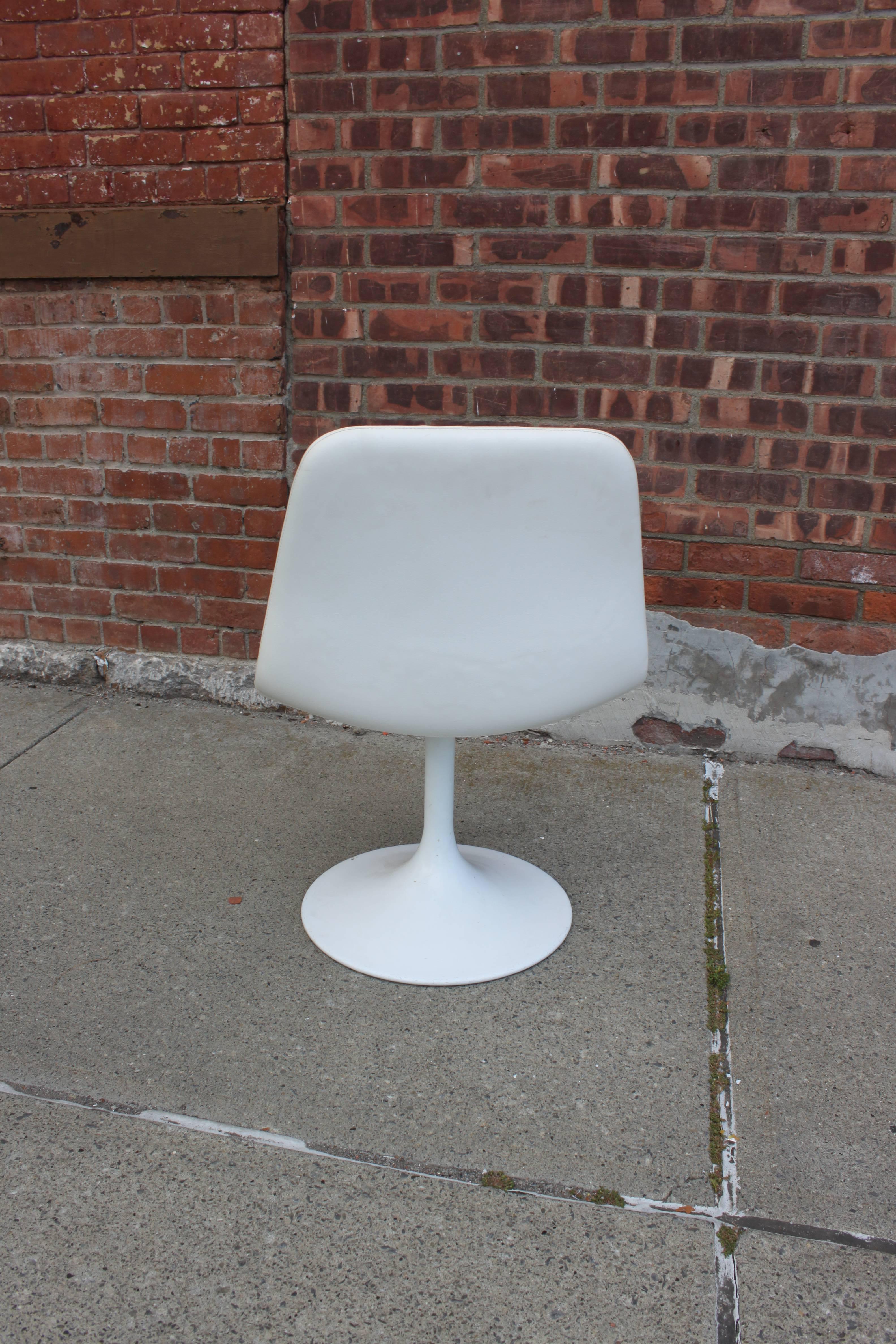 Modern Swivel Chair In Good Condition In Hudson, NY