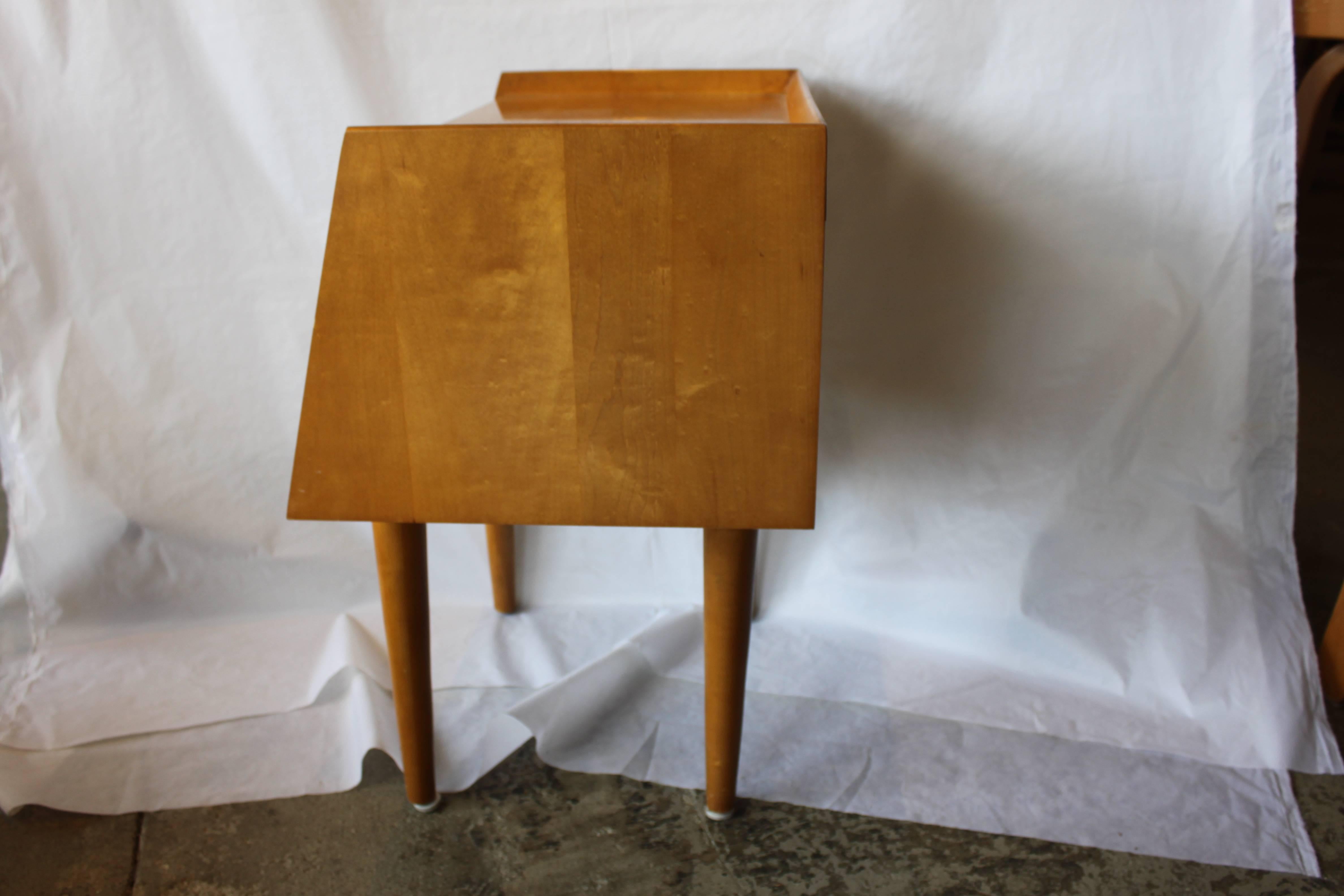 Crawford Mid-Century Modern Nightstand with Drawer In Good Condition In Hudson, NY