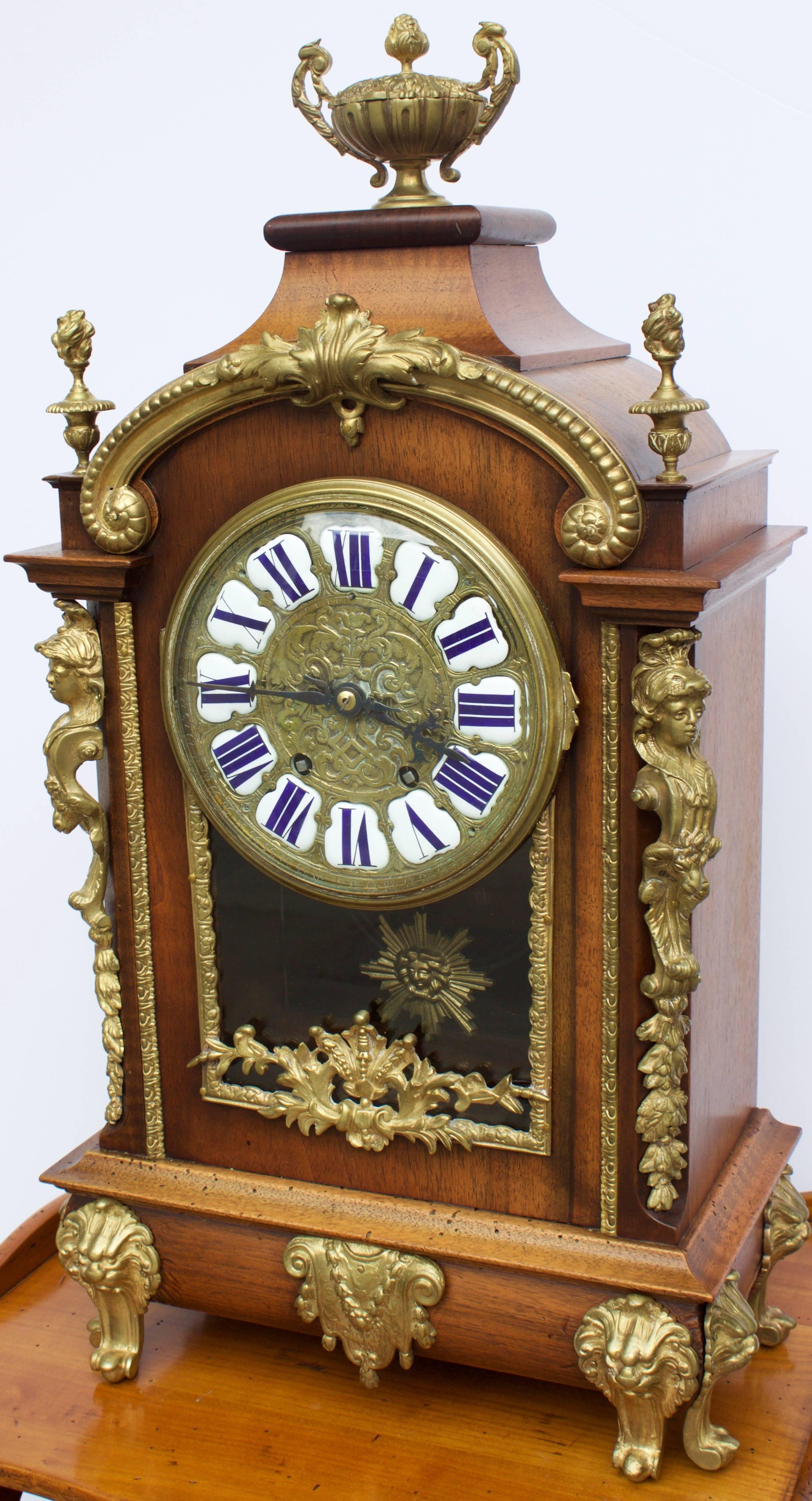 Interesting walnut cartel clock in Louis XIV style made toward the end of Napoleon III period that can be lay down on any piece of furniture. Adorned by chased and gilded bronze 