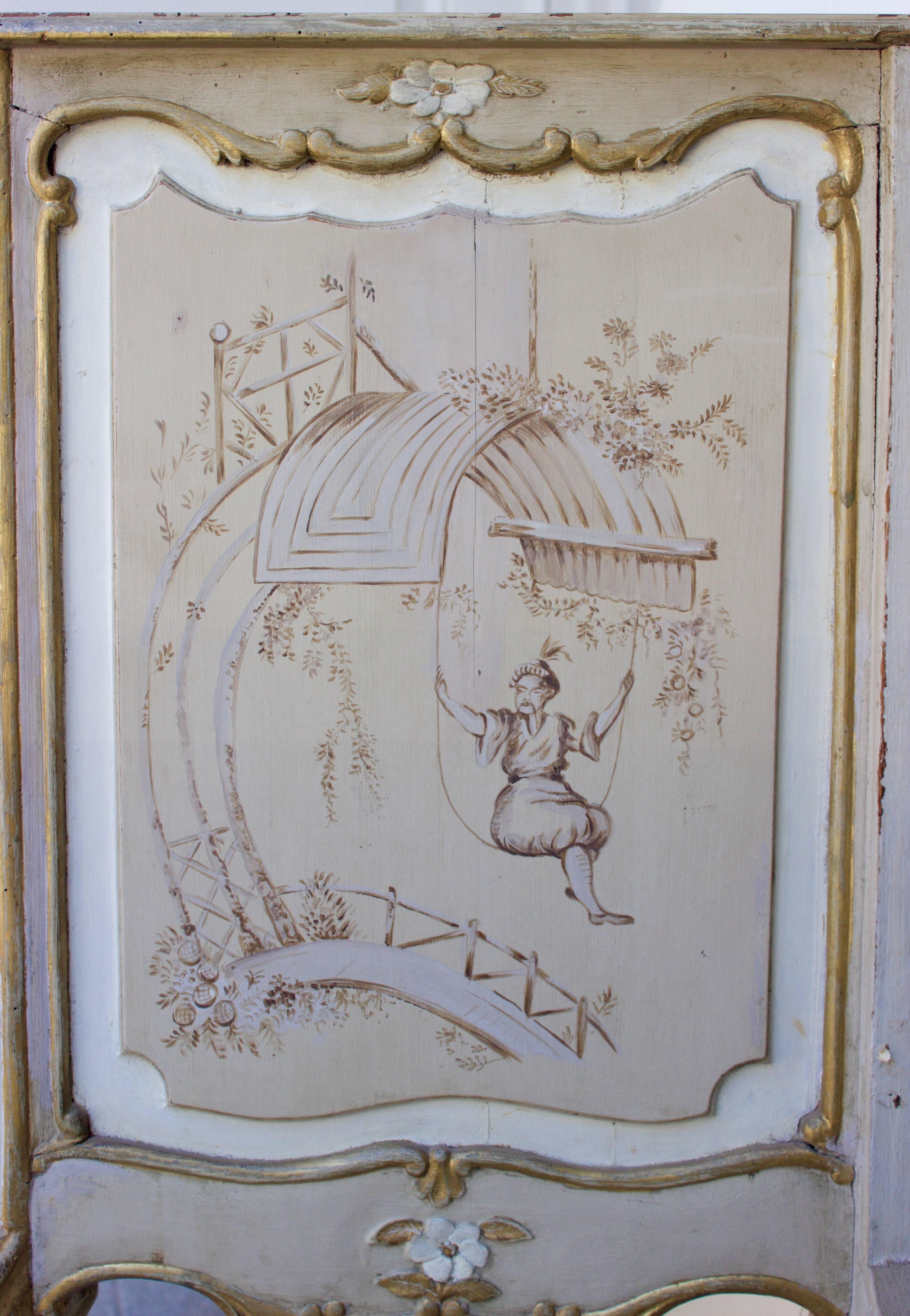 Large Wood Jardiniere Decorated with Chinoiseries In Good Condition For Sale In Charleston, SC